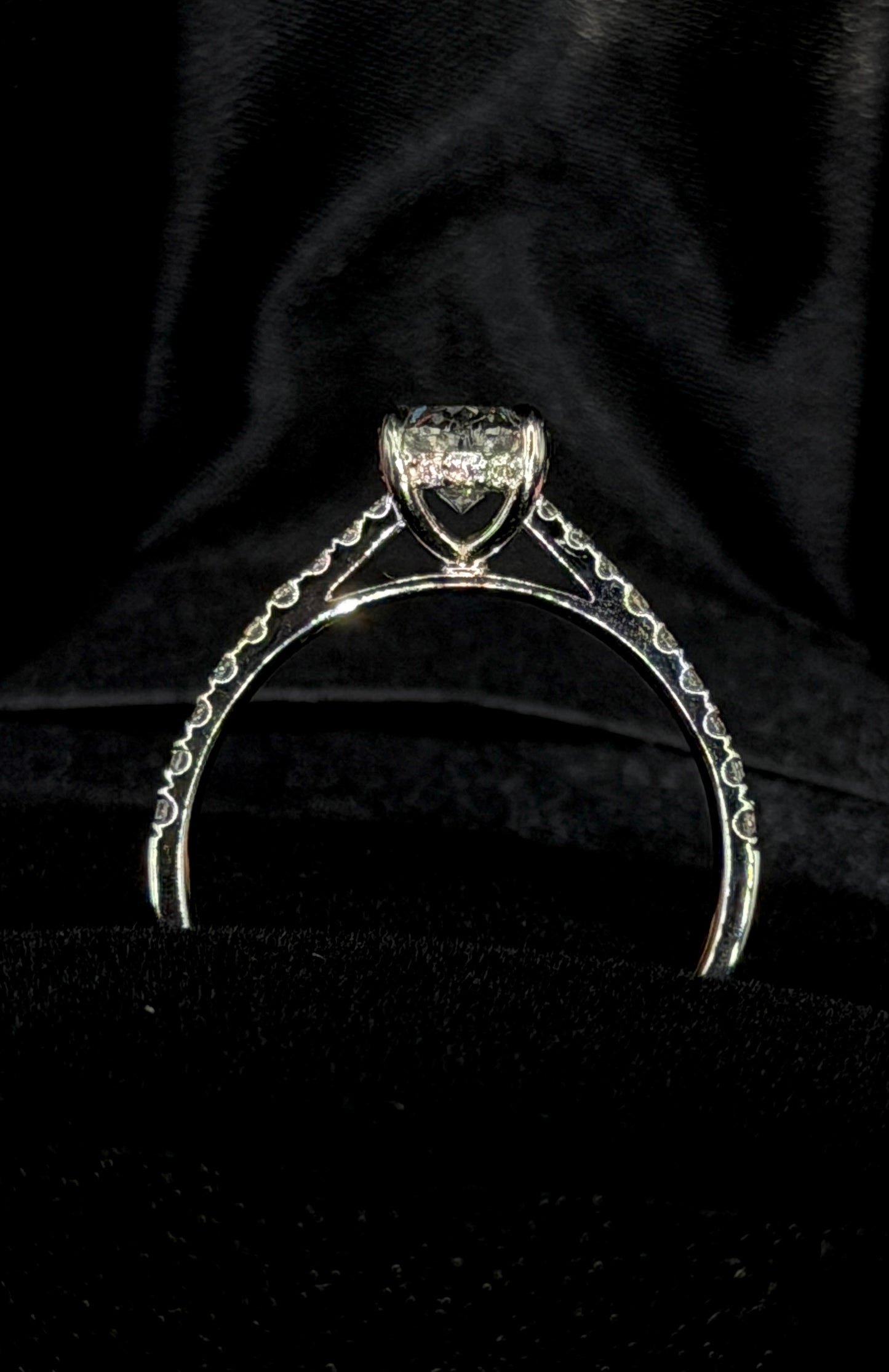 1.00ct Oval E VS1 Graduated Shank & Hidden Halo Engagement Ring – IGI Certified