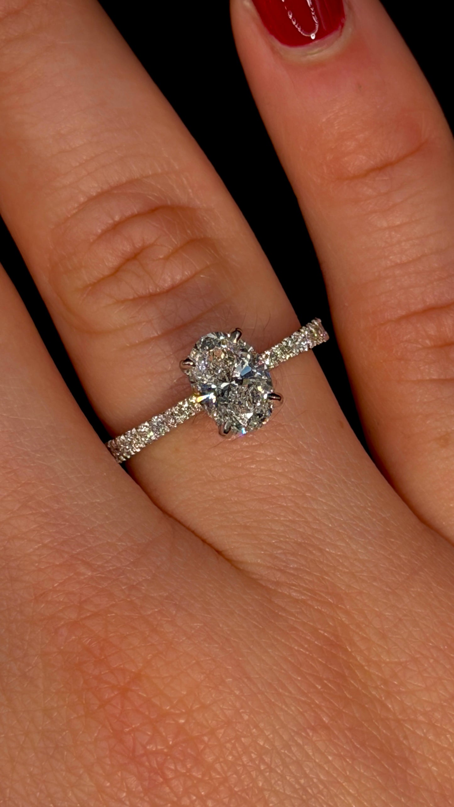 1.00ct Oval E VS1 Graduated Shank & Hidden Halo Engagement Ring – IGI Certified