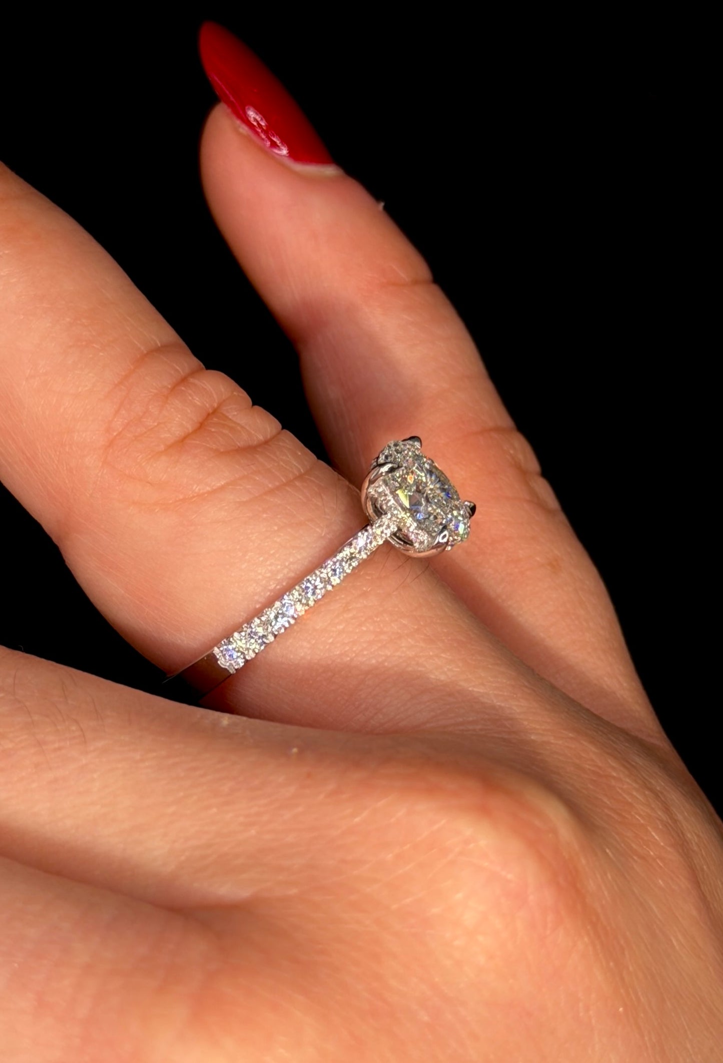 1.00ct Oval E VS1 Graduated Shank & Hidden Halo Engagement Ring – IGI Certified