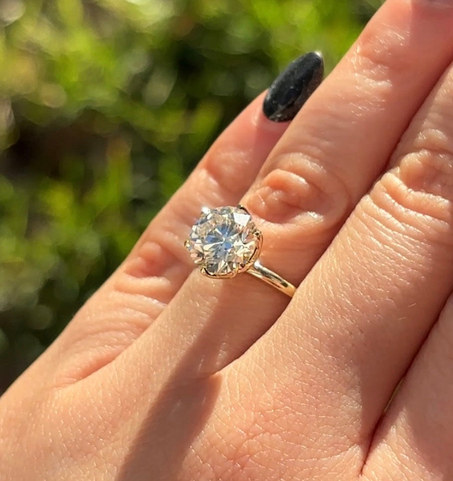 3.00ct Round Brilliant (F VS1) Diamond Engagement Ring – IGI Certified · Floral Solitaire Elegance