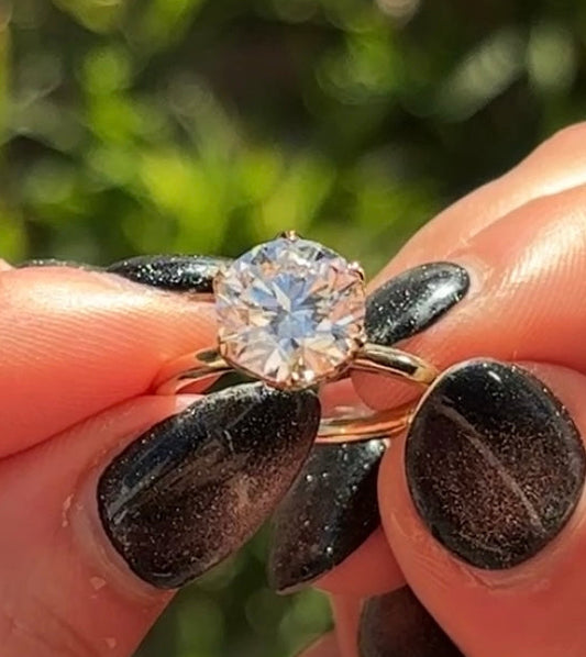 3.00ct Round Brilliant (F VS1) Diamond Engagement Ring – IGI Certified · Floral Solitaire Elegance