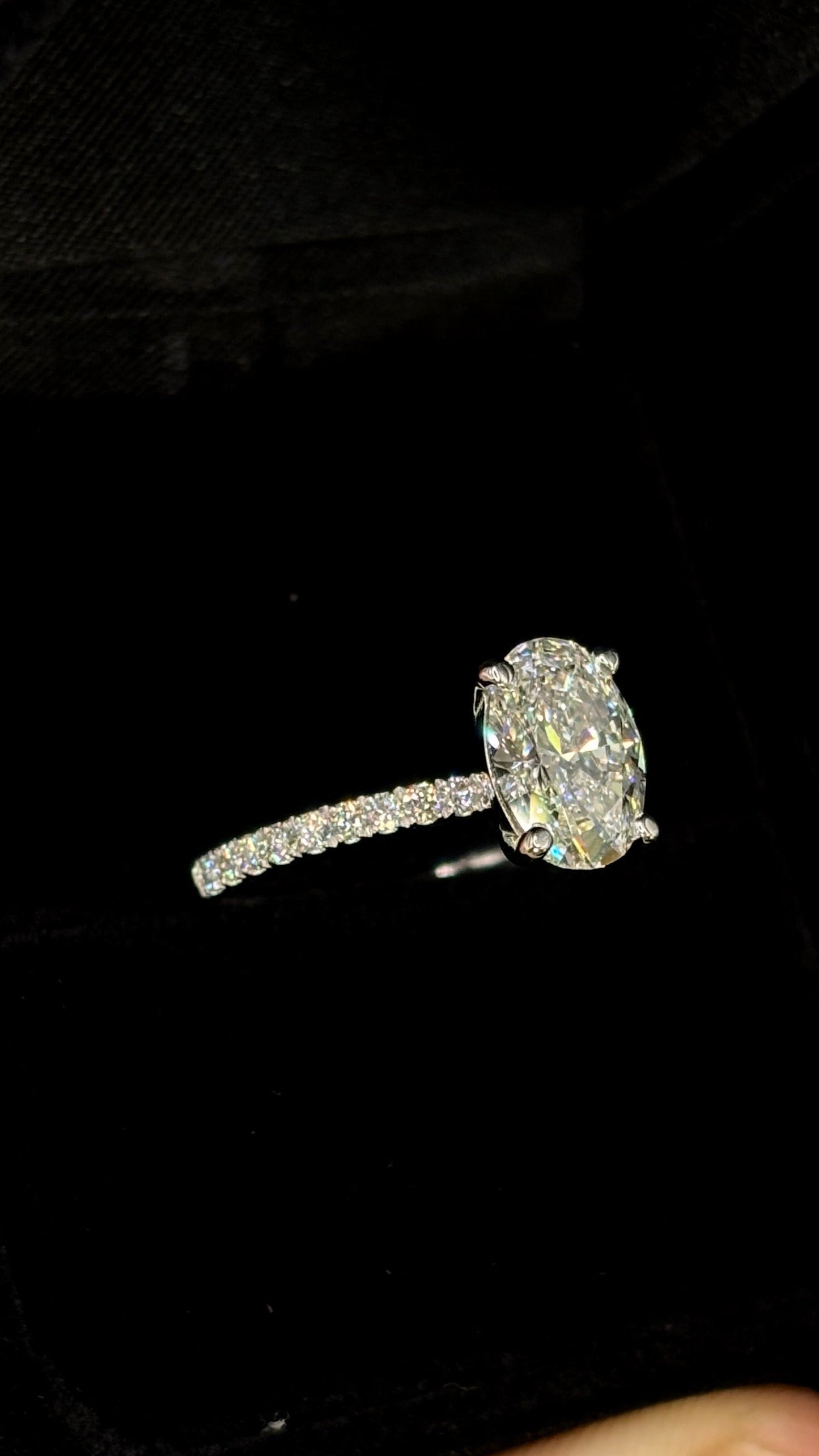 2.00ct Oval Cut (D VS1) Diamond Engagement Ring – IGI Certified  Diamond Shank