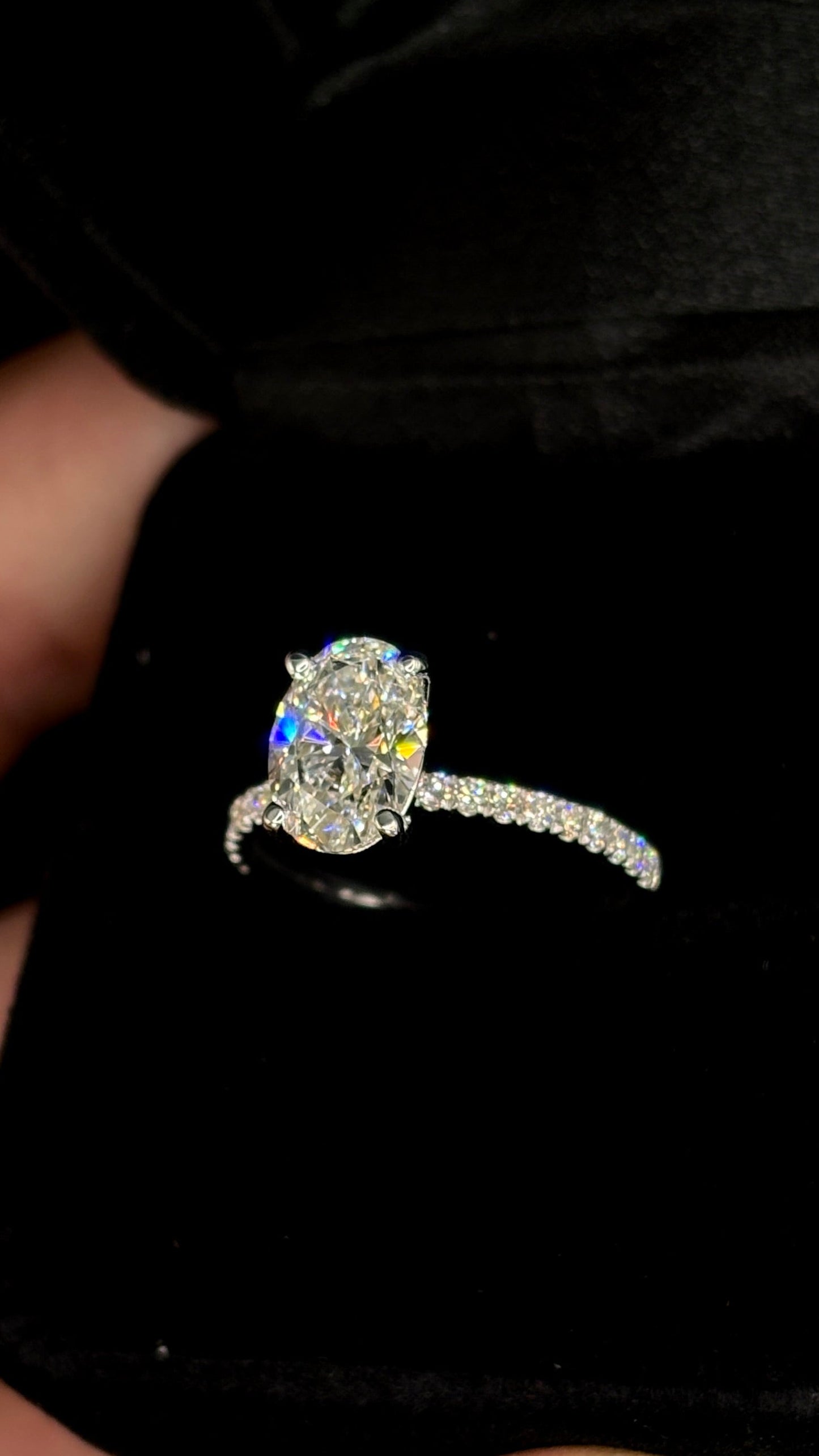 2.00ct Oval Cut (D VS1) Diamond Engagement Ring – IGI Certified  Diamond Shank
