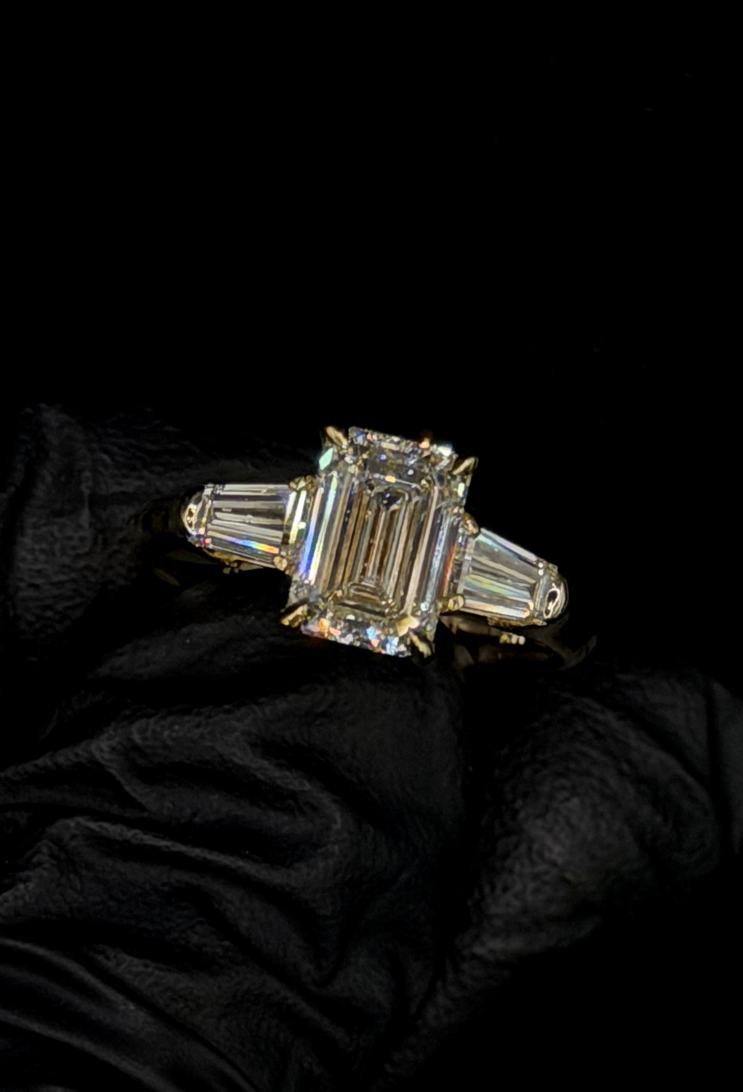 2.00ct Emerald E VS1 Taper Baguette Three Stone Ring – IGI Certified