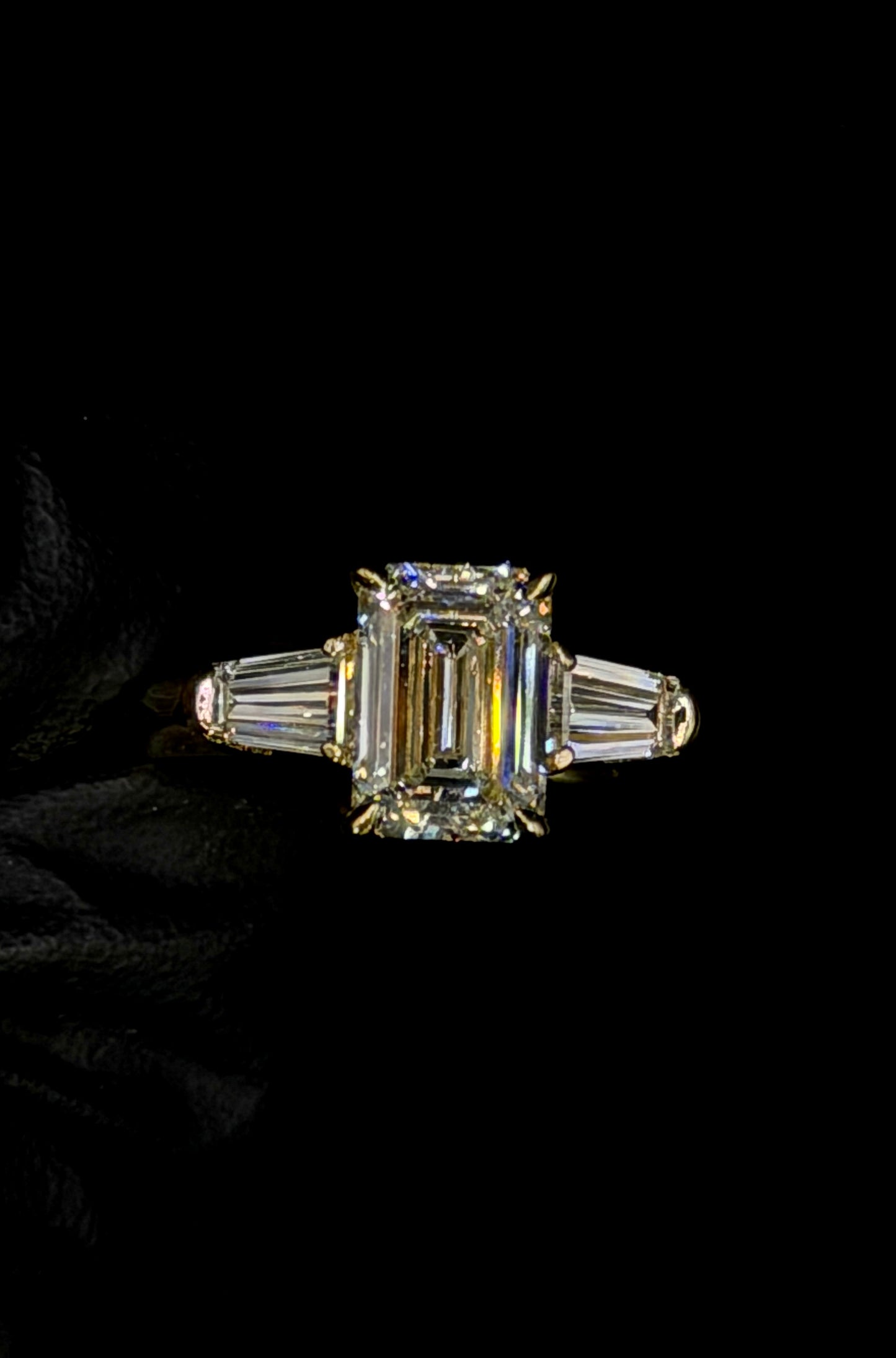 2.00ct Emerald E VS1 Taper Baguette Three Stone Ring – IGI Certified