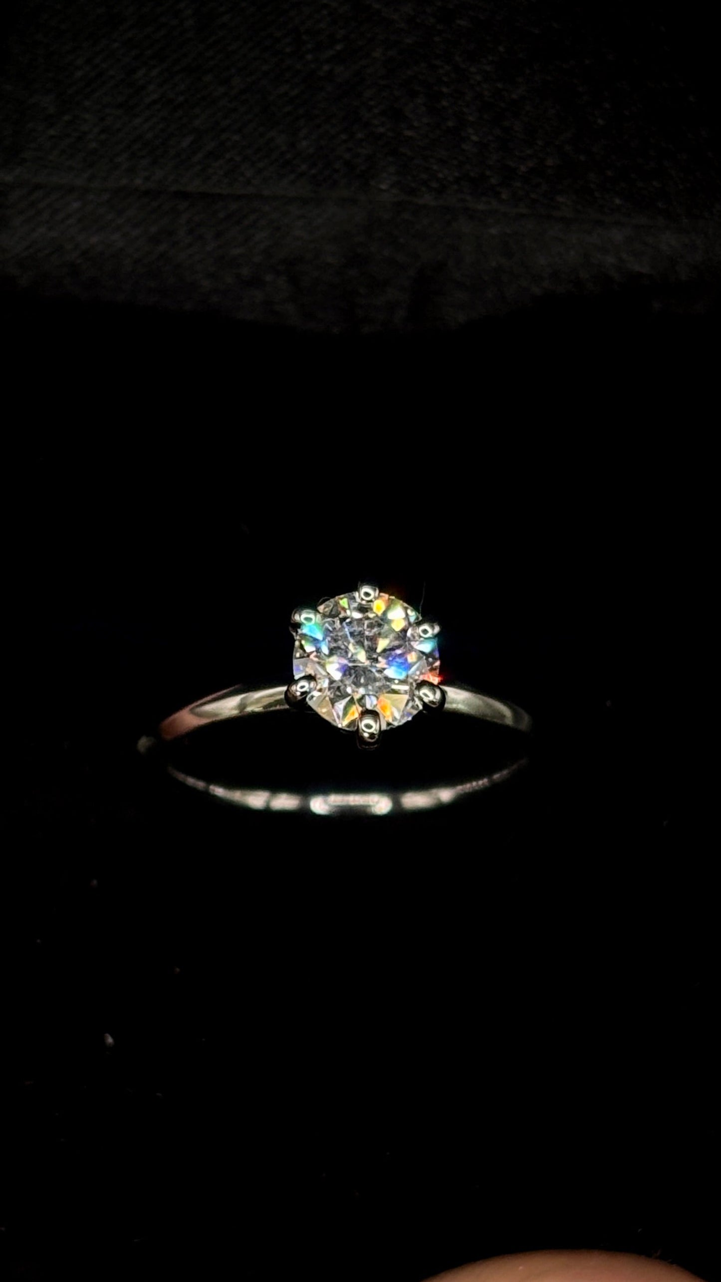 1.00ct Round Brilliant (E VS1) Diamond Engagement Ring – IGI Certified · Tiffany Style 6 Prong