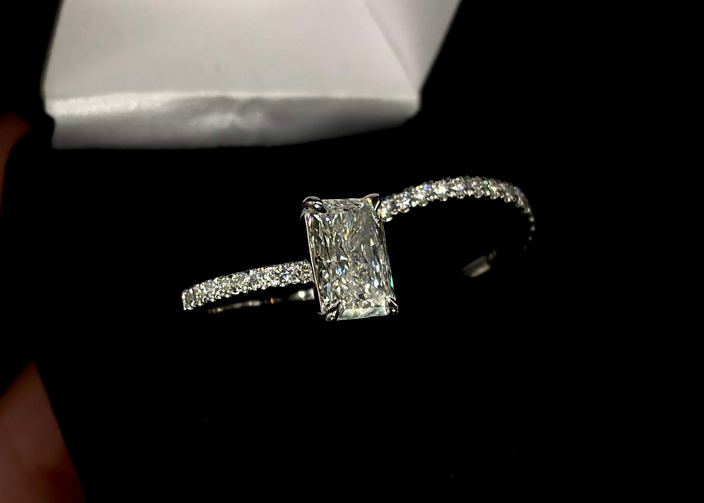 3.00ct Radiant Cut (E VS1) Diamond Engagement Ring with Wedding Band – IGI Certified · Shank
