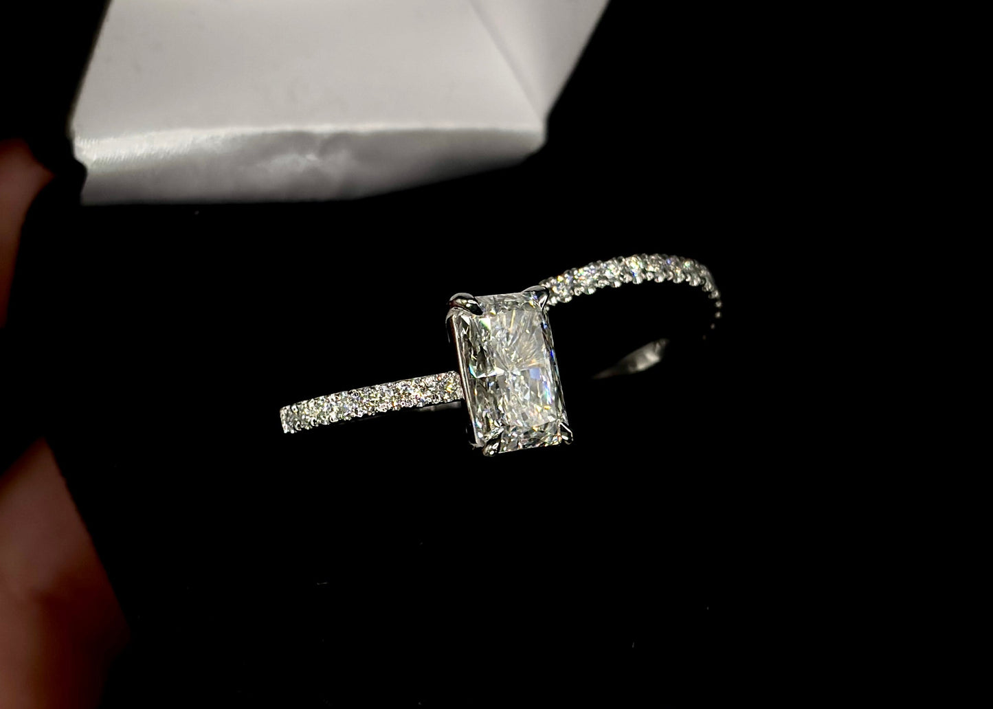 3.00ct Radiant Cut (E VS1) Diamond Engagement Ring with Wedding Band – IGI Certified · Shank