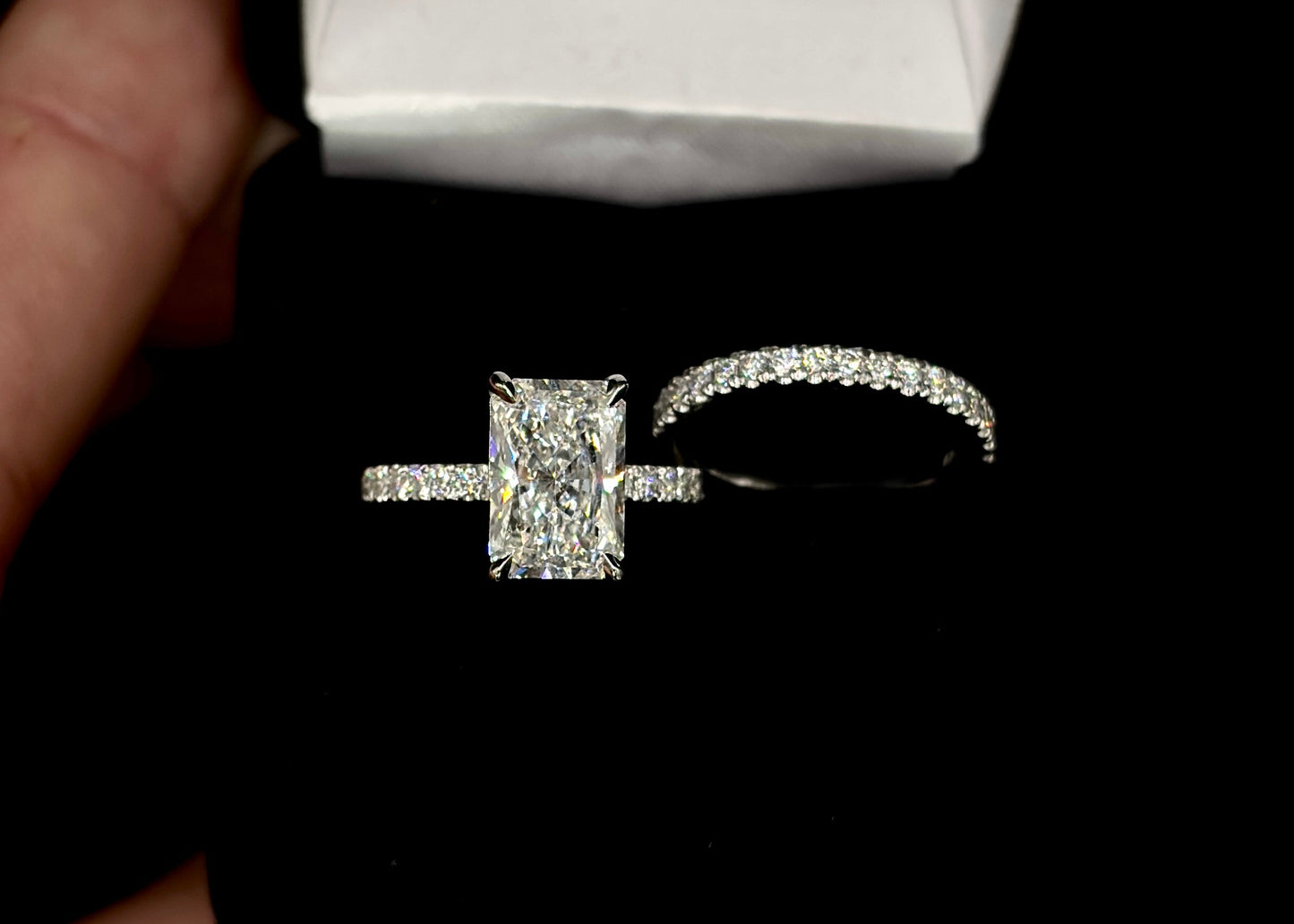 3.00ct Radiant Cut (E VS1) Diamond Engagement Ring with Wedding Band – IGI Certified · Shank