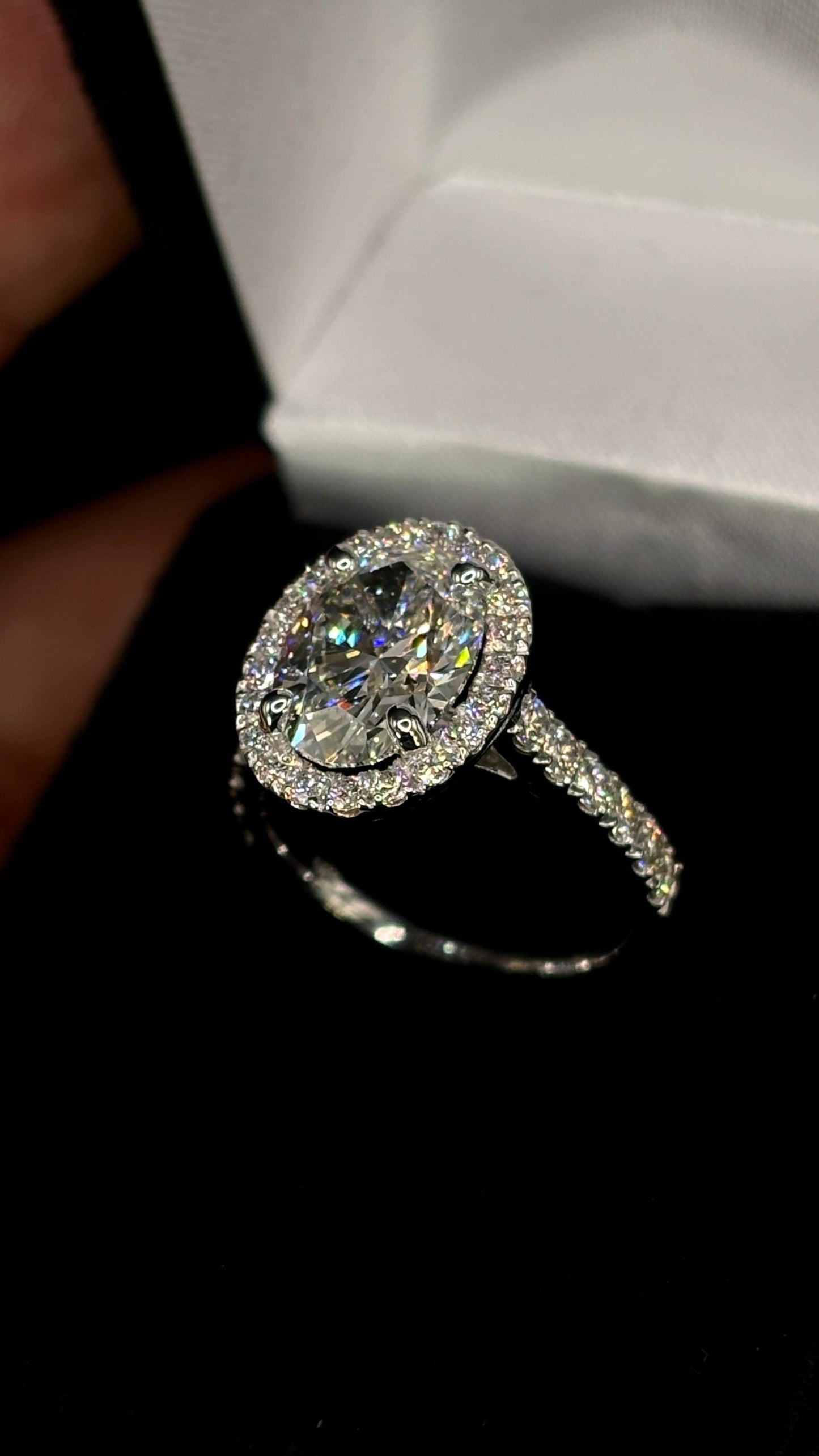 3.00ct Oval Cut (D VS1) Diamond Engagement Ring – IGI Certified · Halo & Shank