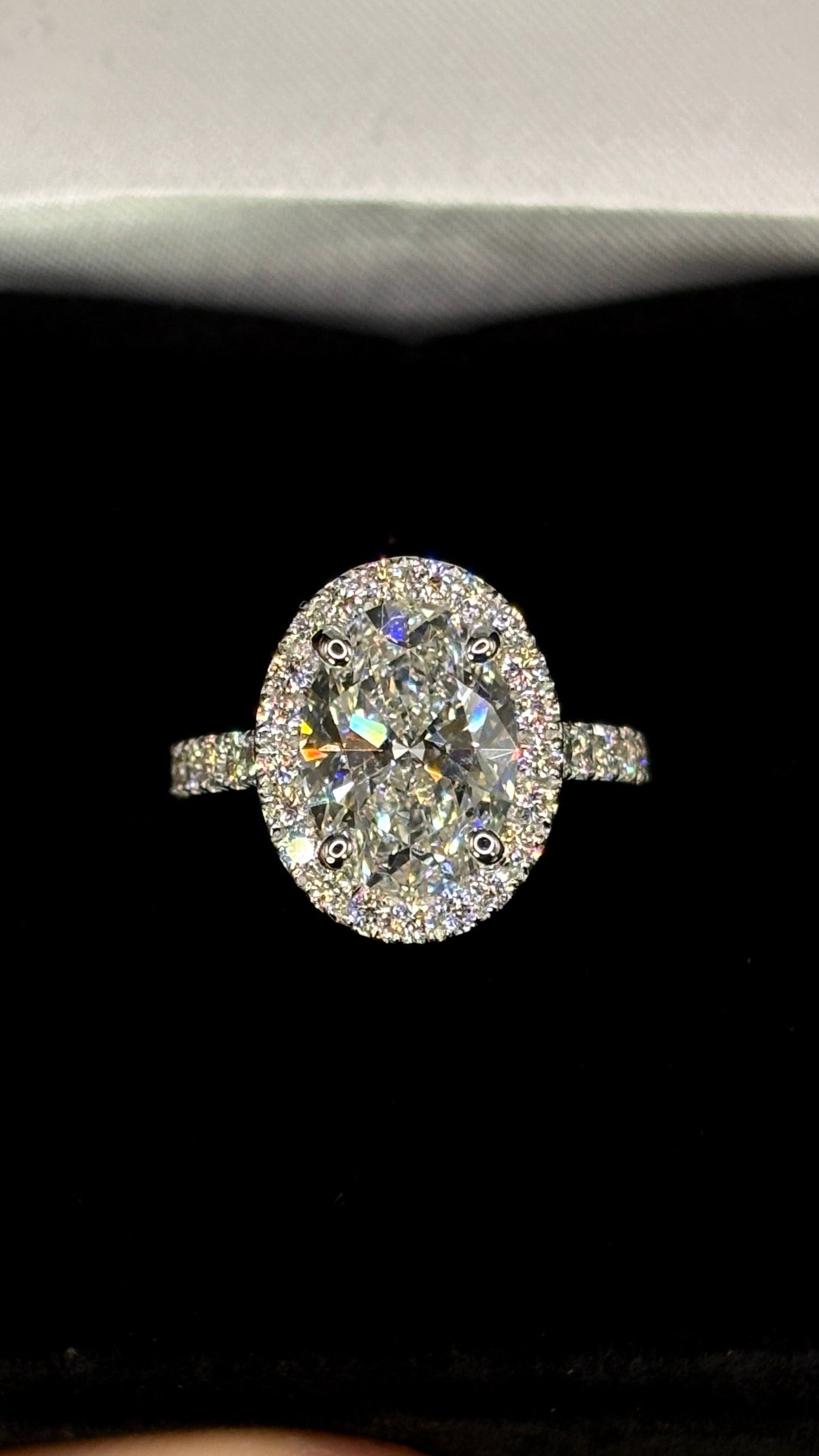 3.00ct Oval Cut (D VS1) Diamond Engagement Ring – IGI Certified · Halo & Shank