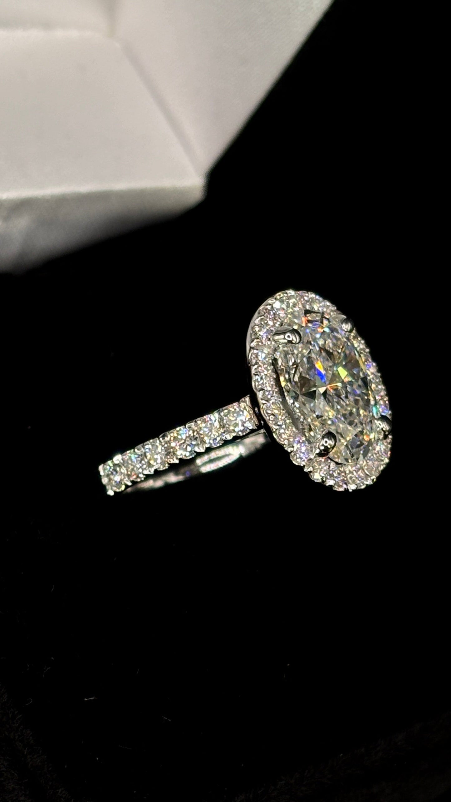 3.00ct Oval Cut (D VS1) Diamond Engagement Ring – IGI Certified · Halo & Shank
