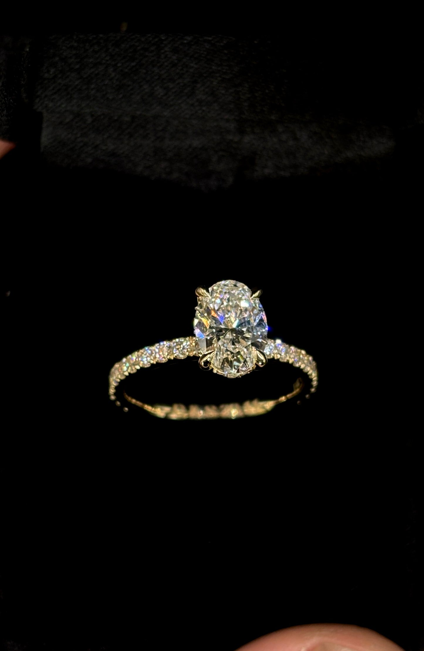 1.50ct Oval Brilliant Cut (E VVS2) Engagement Ring – IGI Certified – Diamond Shank & Hidden Halo