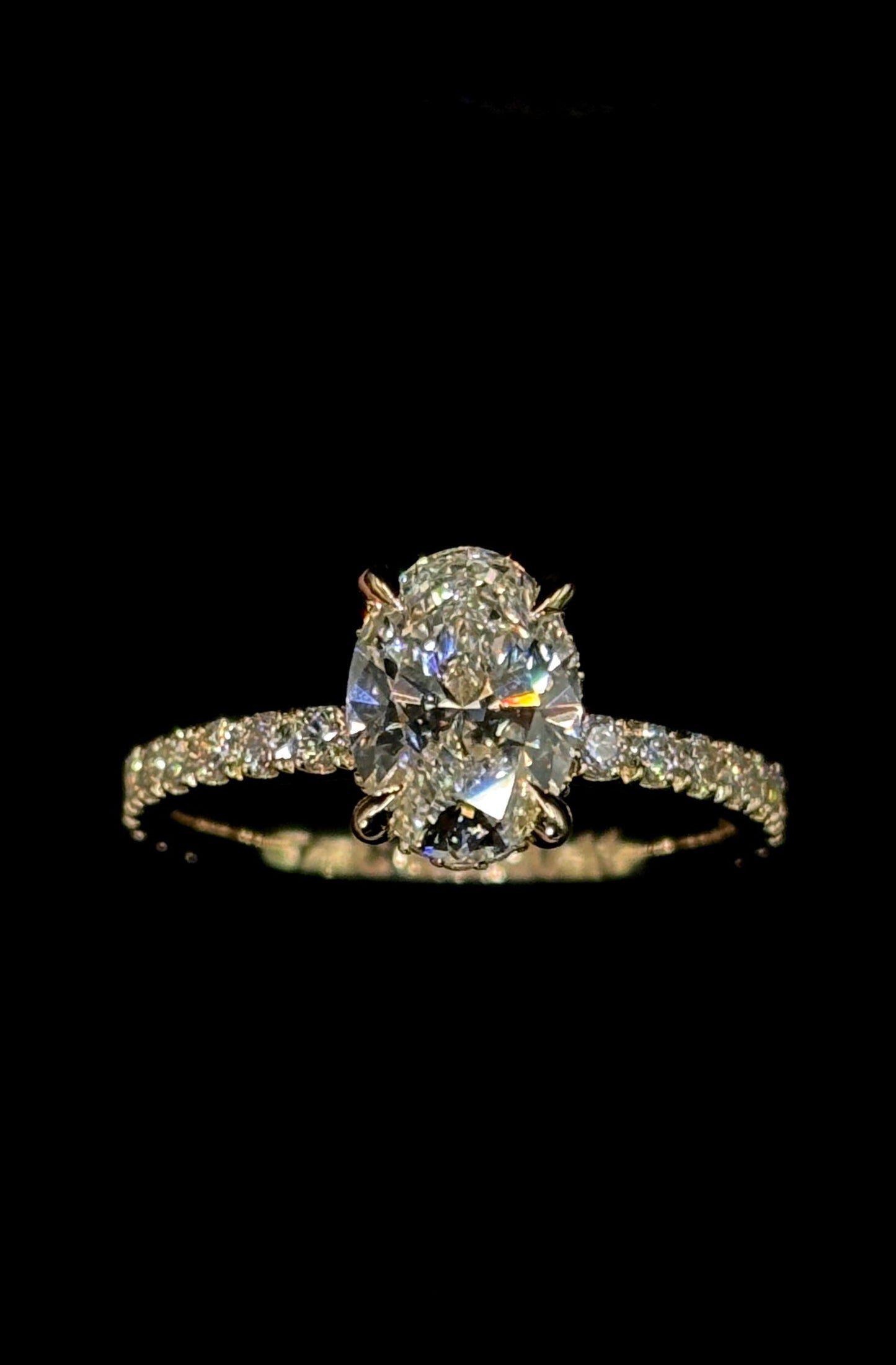 1.50ct Oval Brilliant Cut (E VVS2) Engagement Ring – IGI Certified – Diamond Shank & Hidden Halo
