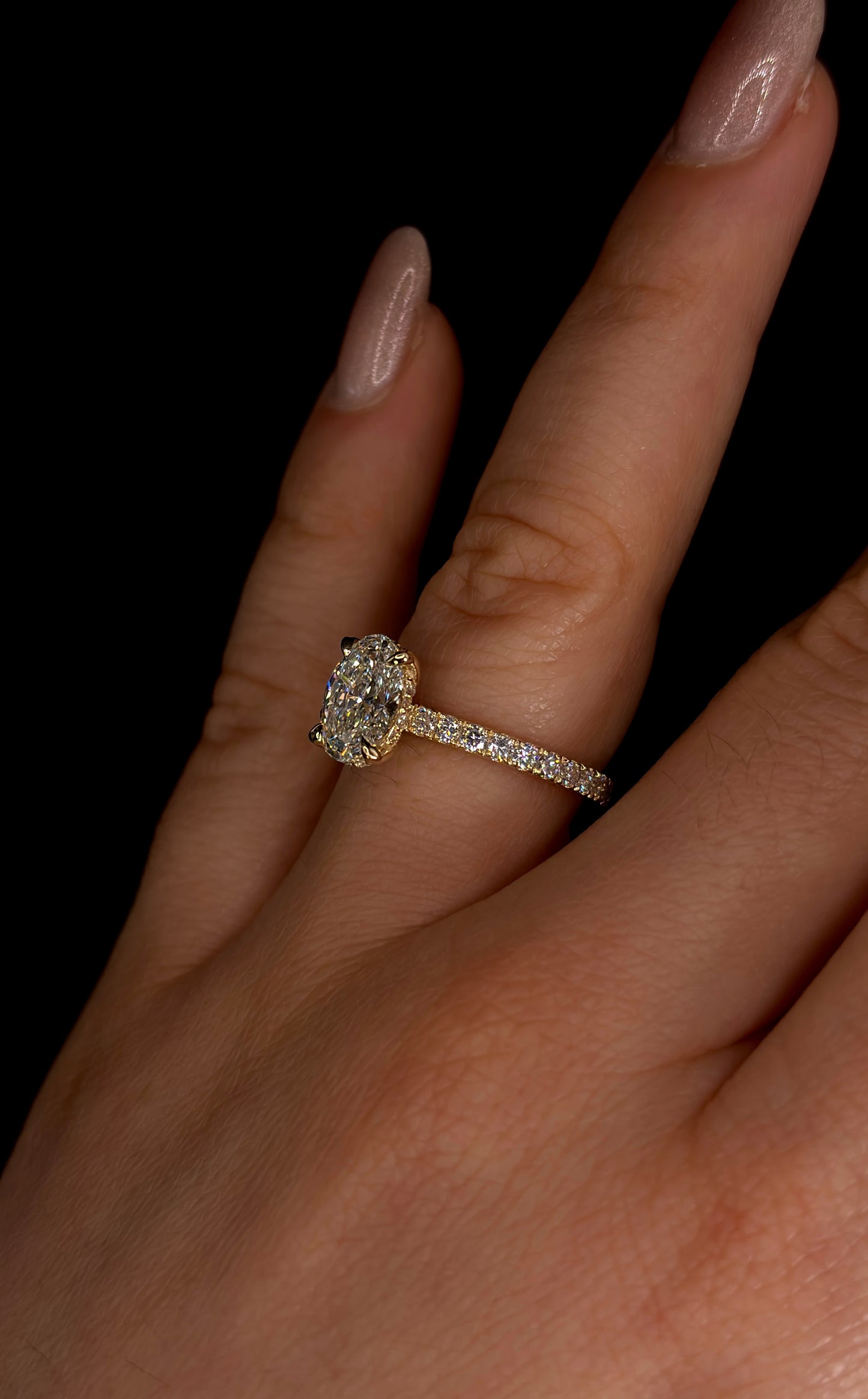 1.50ct Oval Brilliant Cut (E VVS2) Engagement Ring – IGI Certified – Diamond Shank & Hidden Halo