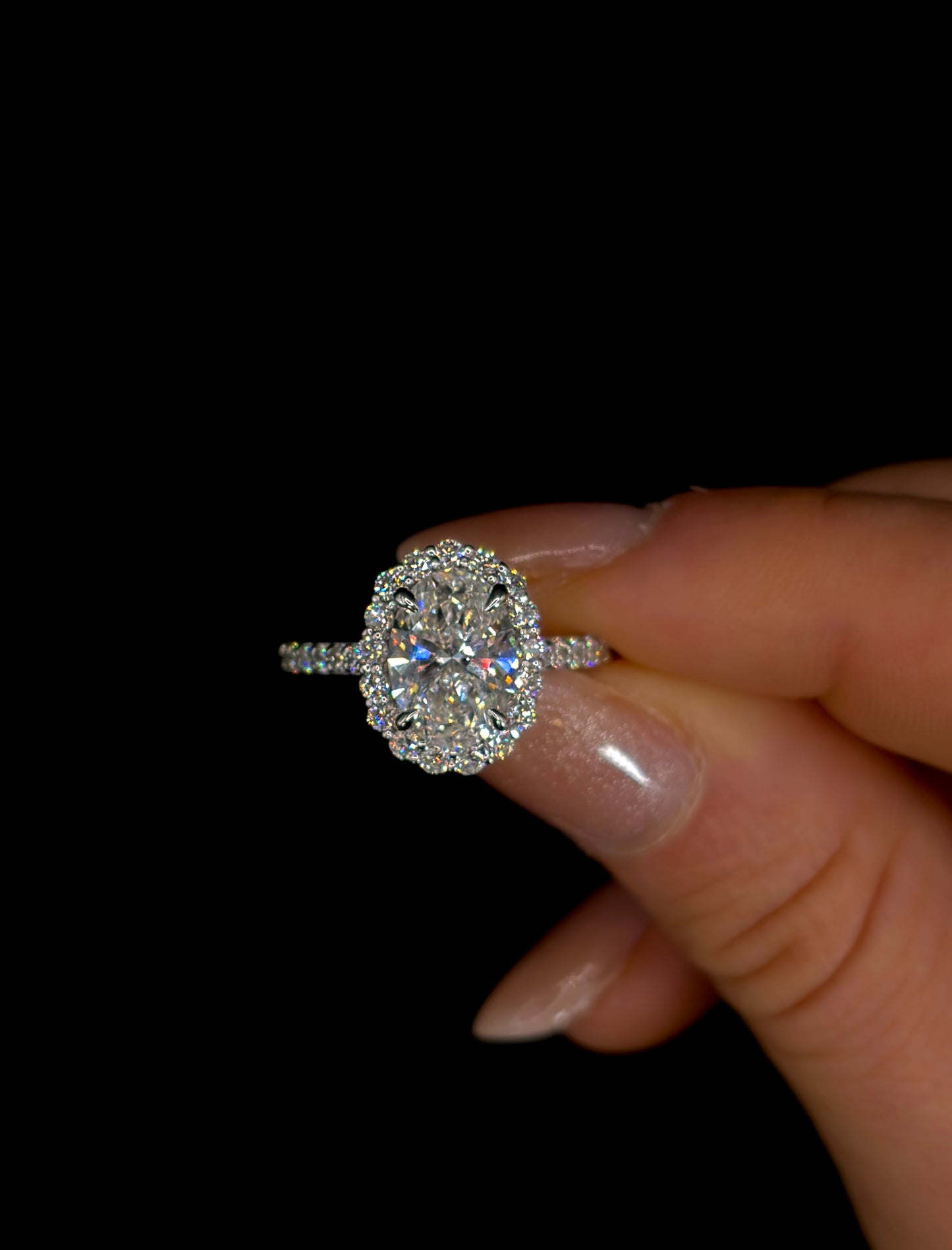 2.00ct Oval Brilliant Cut (E VS1) Engagement Ring – IGI Certified – Diamond Shank & Halo