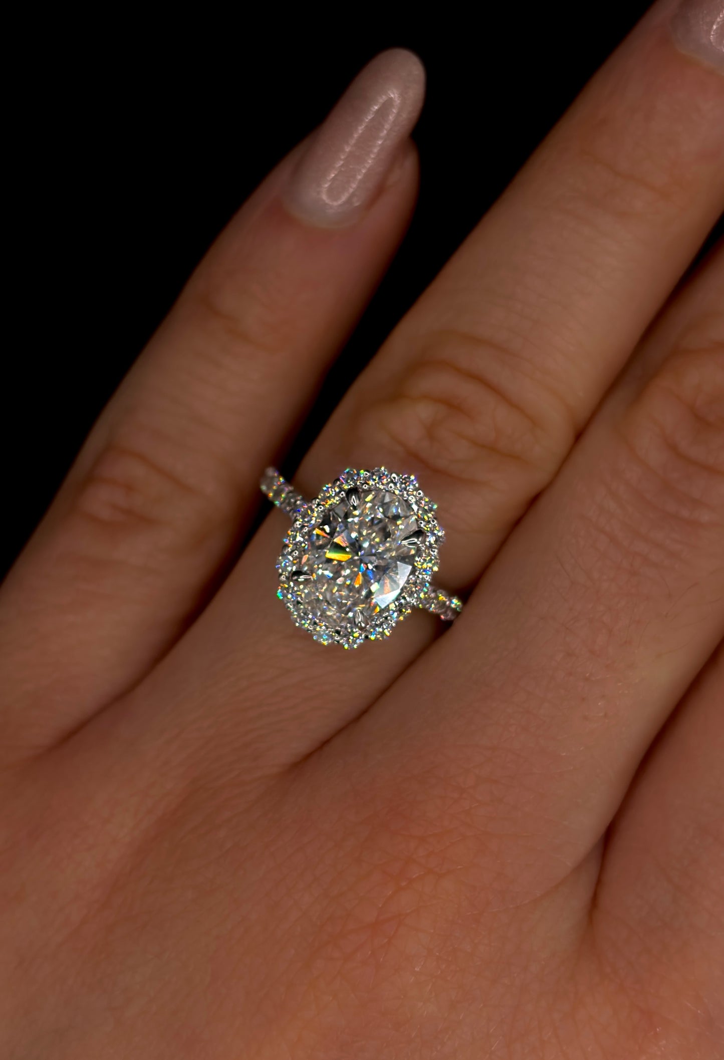2.00ct Oval Brilliant Cut (E VS1) Engagement Ring – IGI Certified – Diamond Shank & Halo
