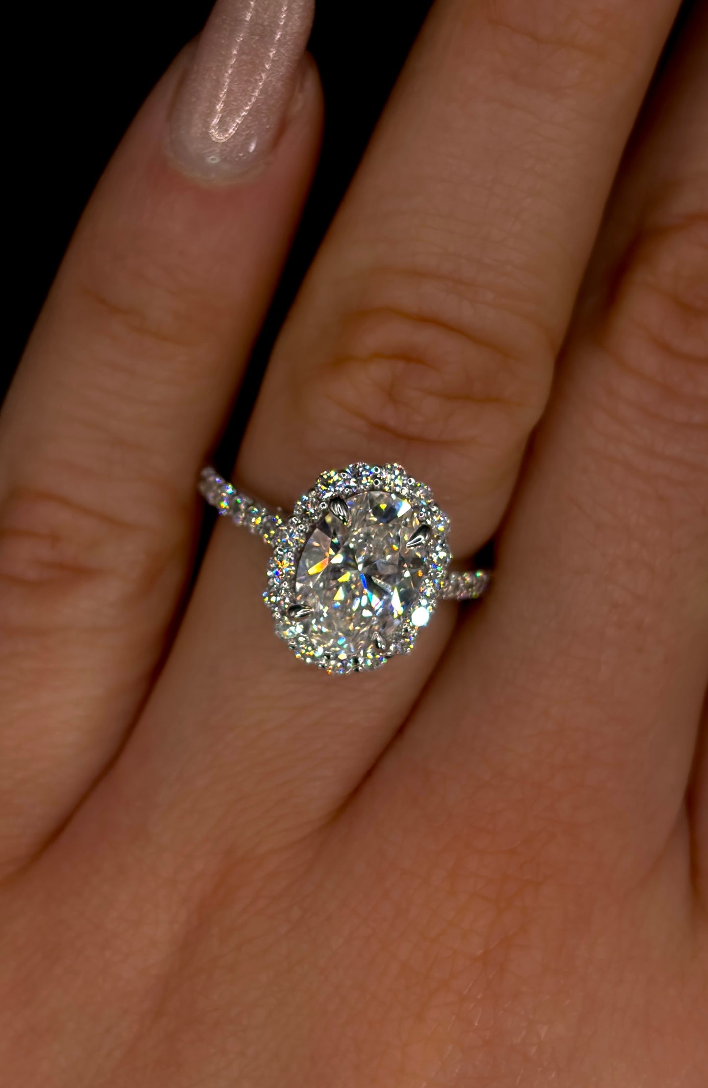 2.00ct Oval Brilliant Cut (E VS1) Engagement Ring – IGI Certified – Diamond Shank & Halo