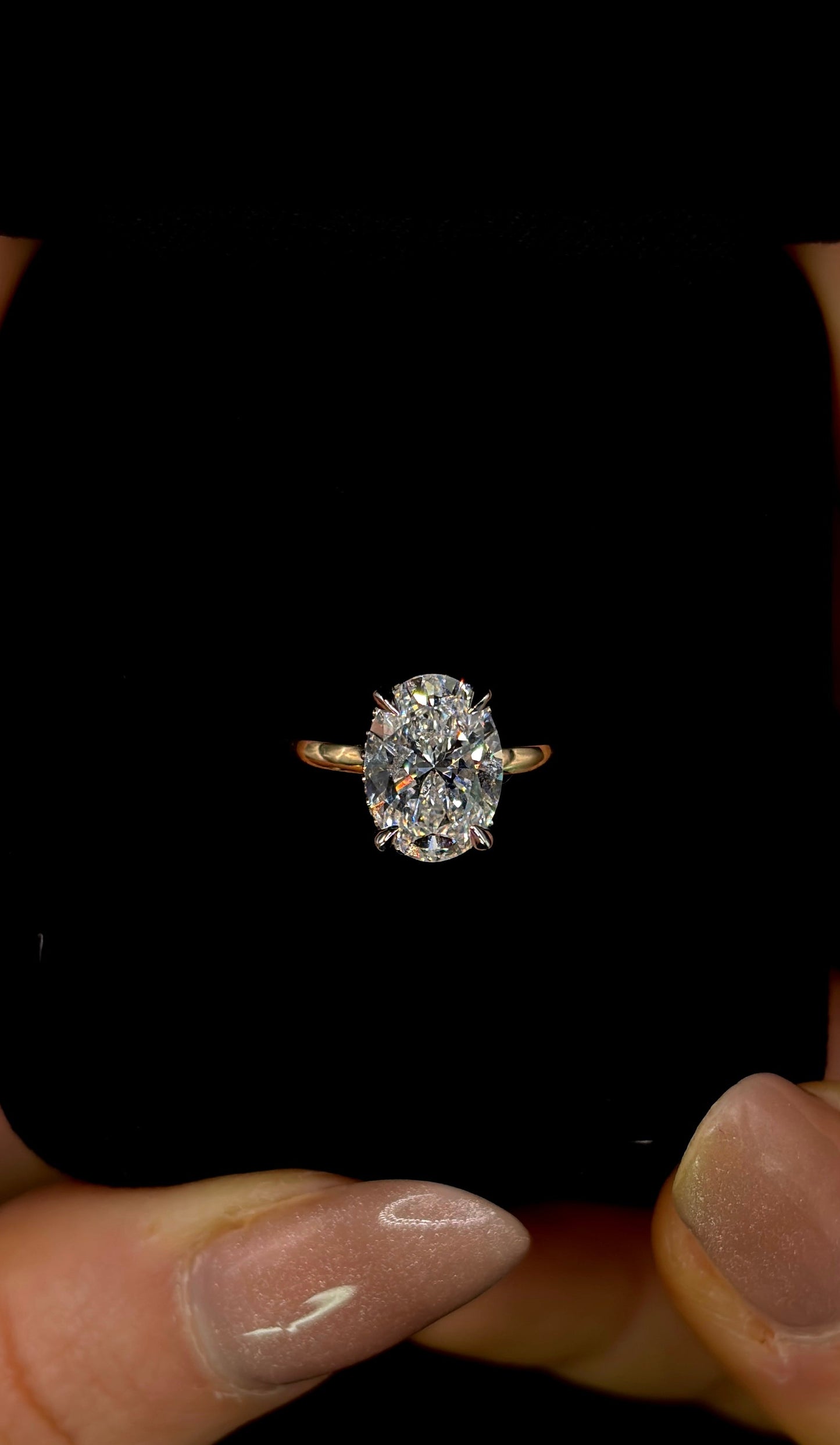 2.00ct Oval Cut (E VS1) Diamond Engagement Ring – IGI Certified · Two‑Tone Hidden Halo