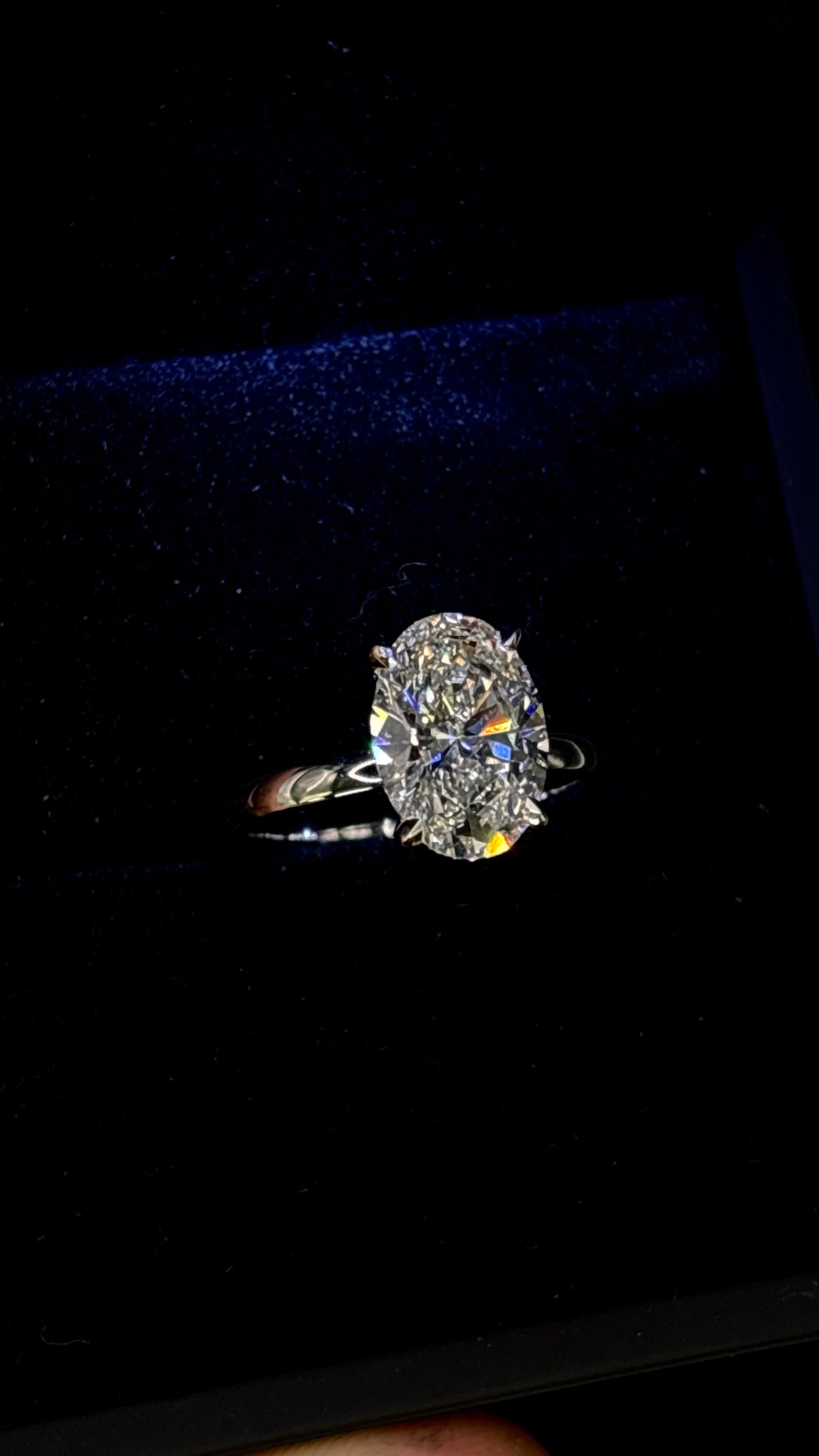 2.00ct Oval Brilliant Cut (D VS1) Diamond Engagement Ring – IGI Certified – Classic Solitaire