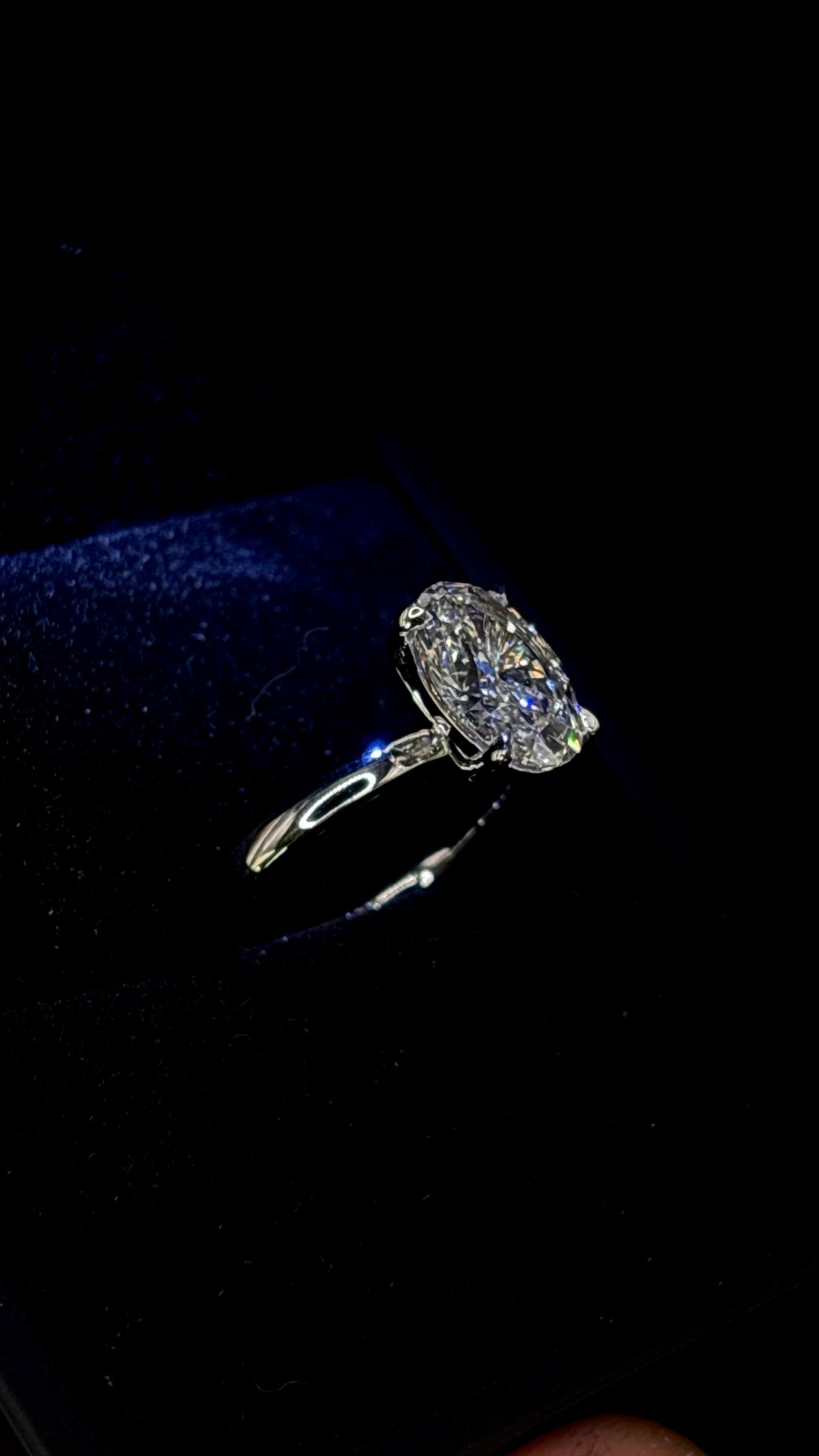 2.00ct Oval Brilliant Cut (D VS1) Diamond Engagement Ring – IGI Certified – Classic Solitaire