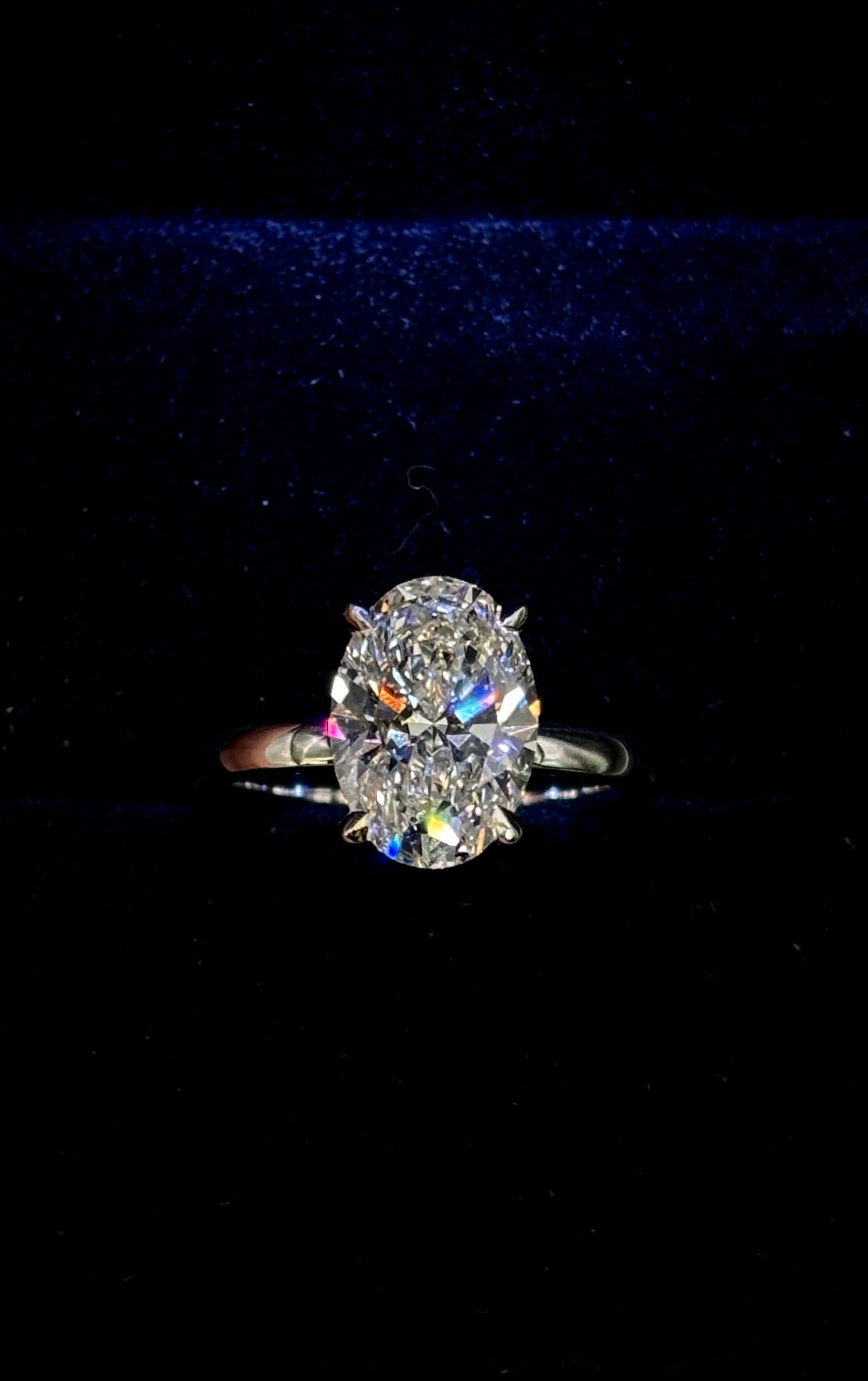 2.00ct Oval Brilliant Cut (D VS1) Diamond Engagement Ring – IGI Certified – Classic Solitaire