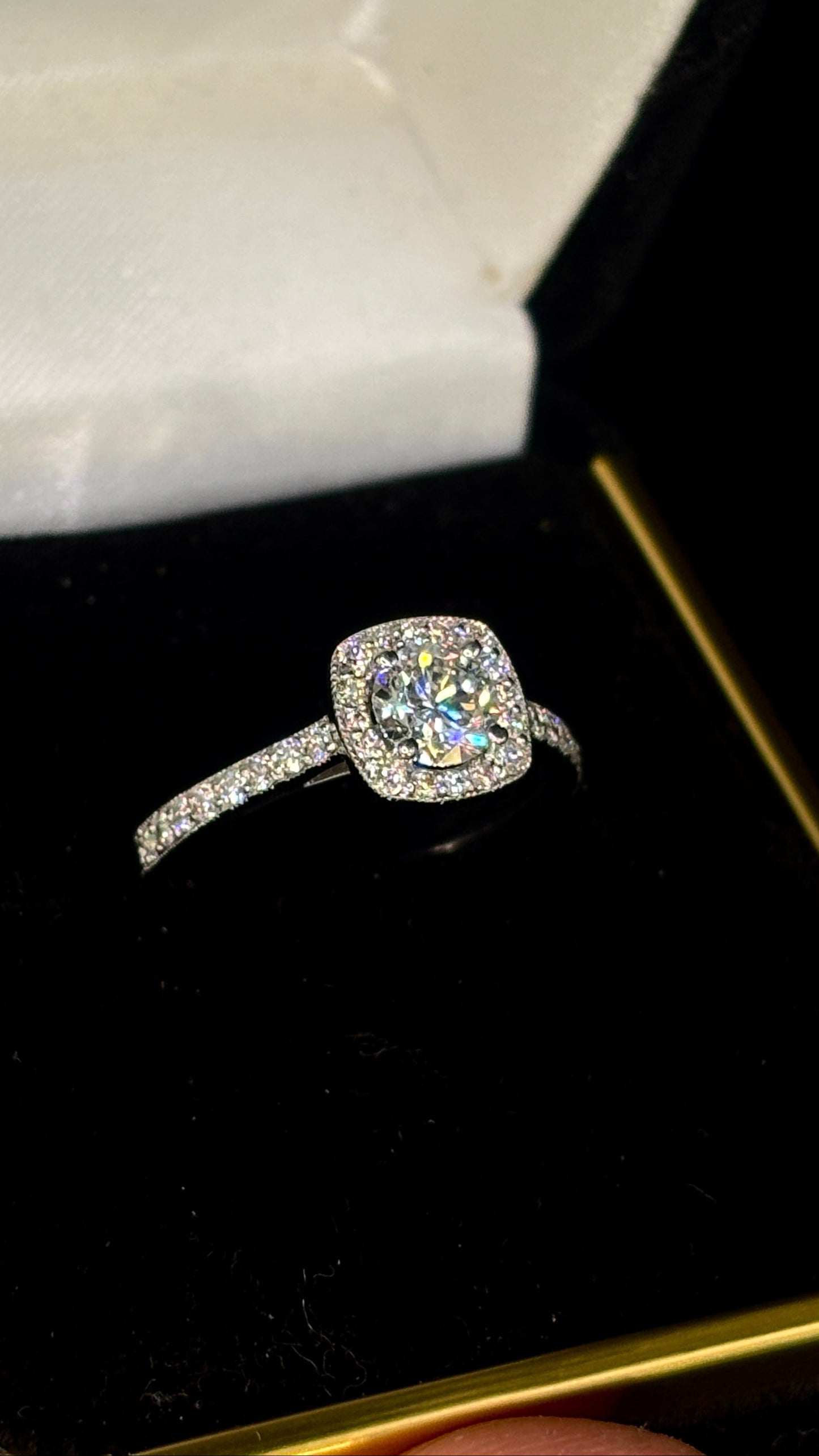 0.50ct Round Brilliant Cut (D VVS2) Diamond Engagement Ring – IGI Certified · Delicate Sophistication