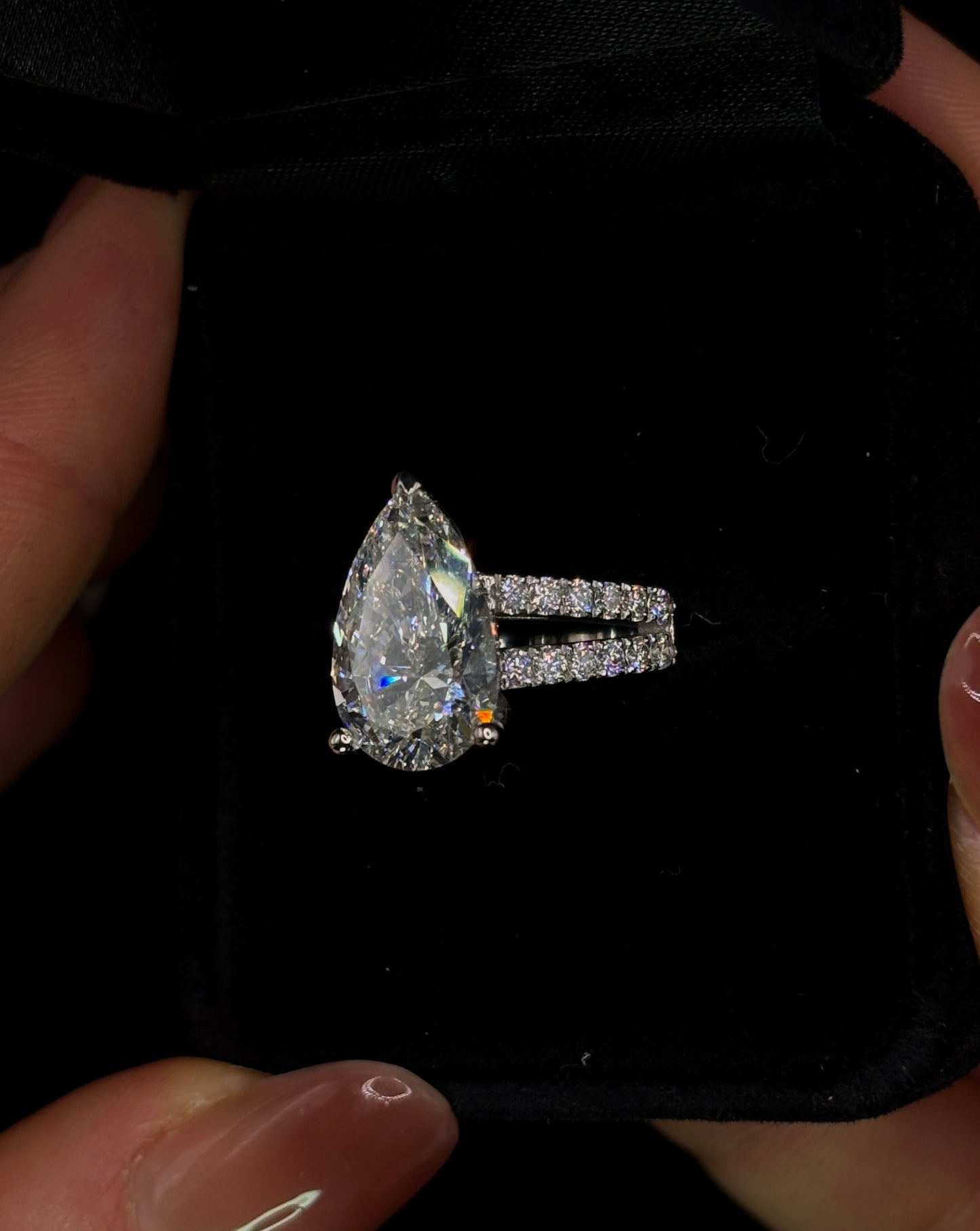 5.01ct Pear Cut (F VS1) Diamond Engagement Ring – IGI Certified · Split Shank Grand Brilliance