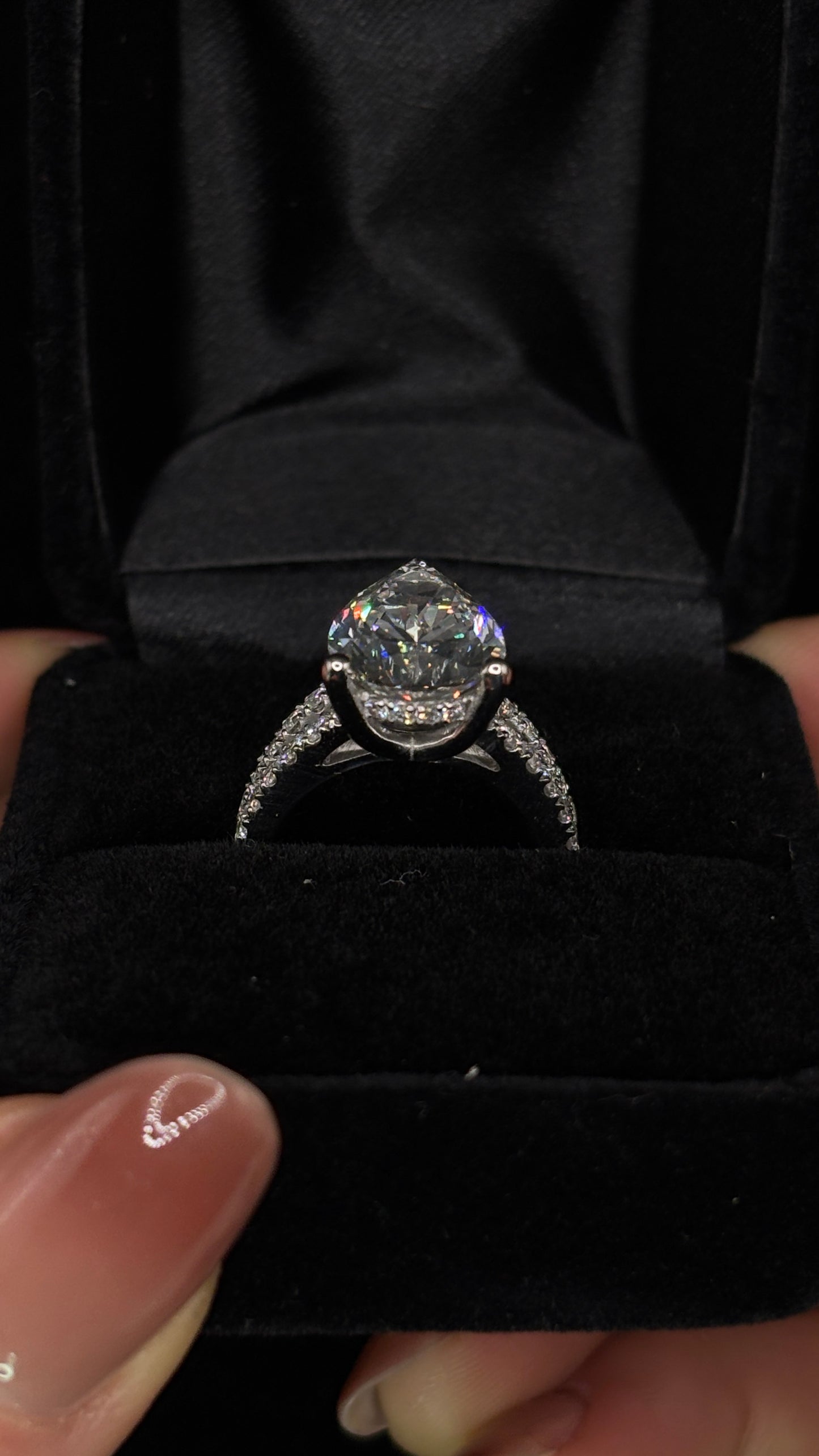 5.01ct Pear Cut (F VS1) Diamond Engagement Ring – IGI Certified · Split Shank Grand Brilliance