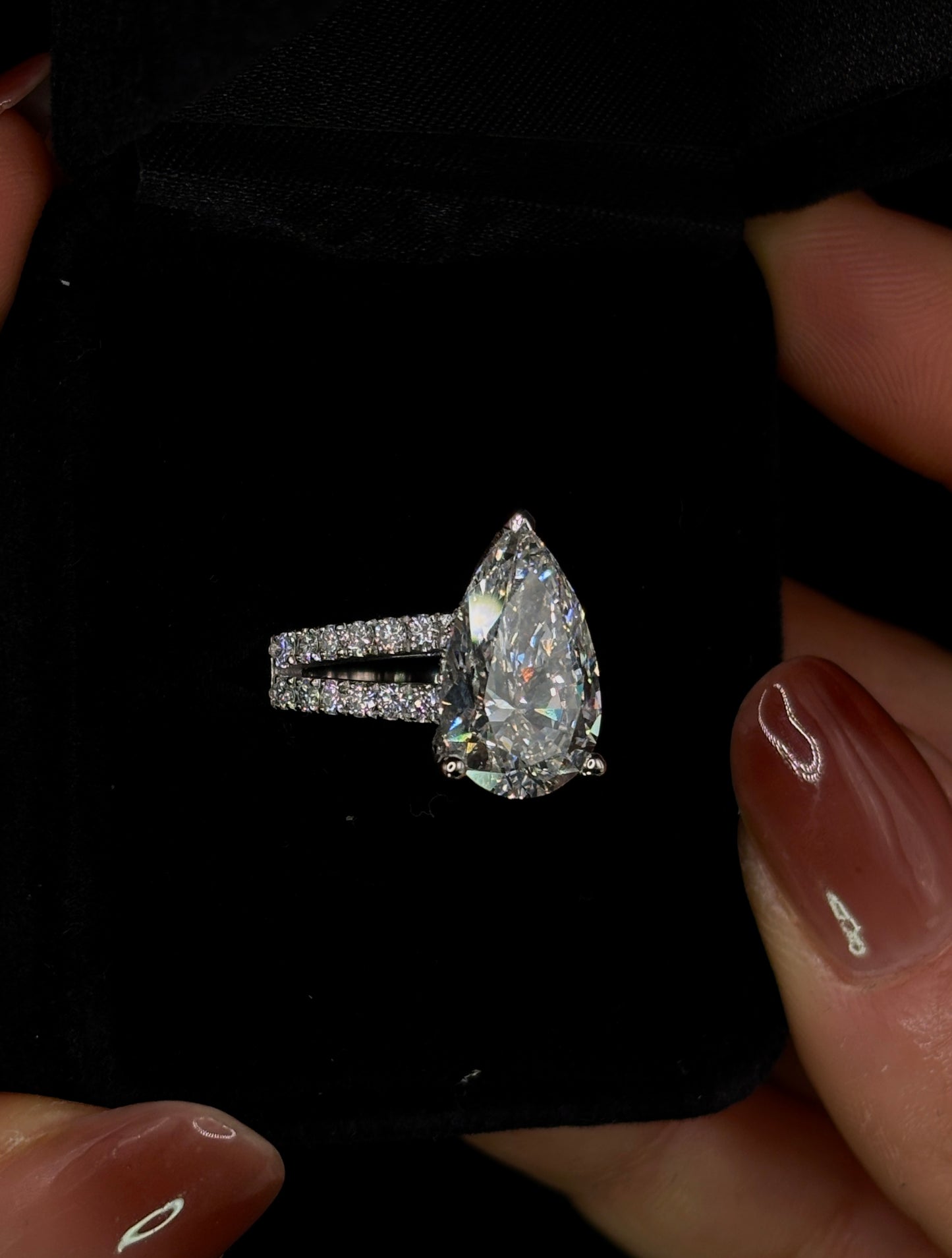 5.01ct Pear Cut (F VS1) Diamond Engagement Ring – IGI Certified · Split Shank Grand Brilliance