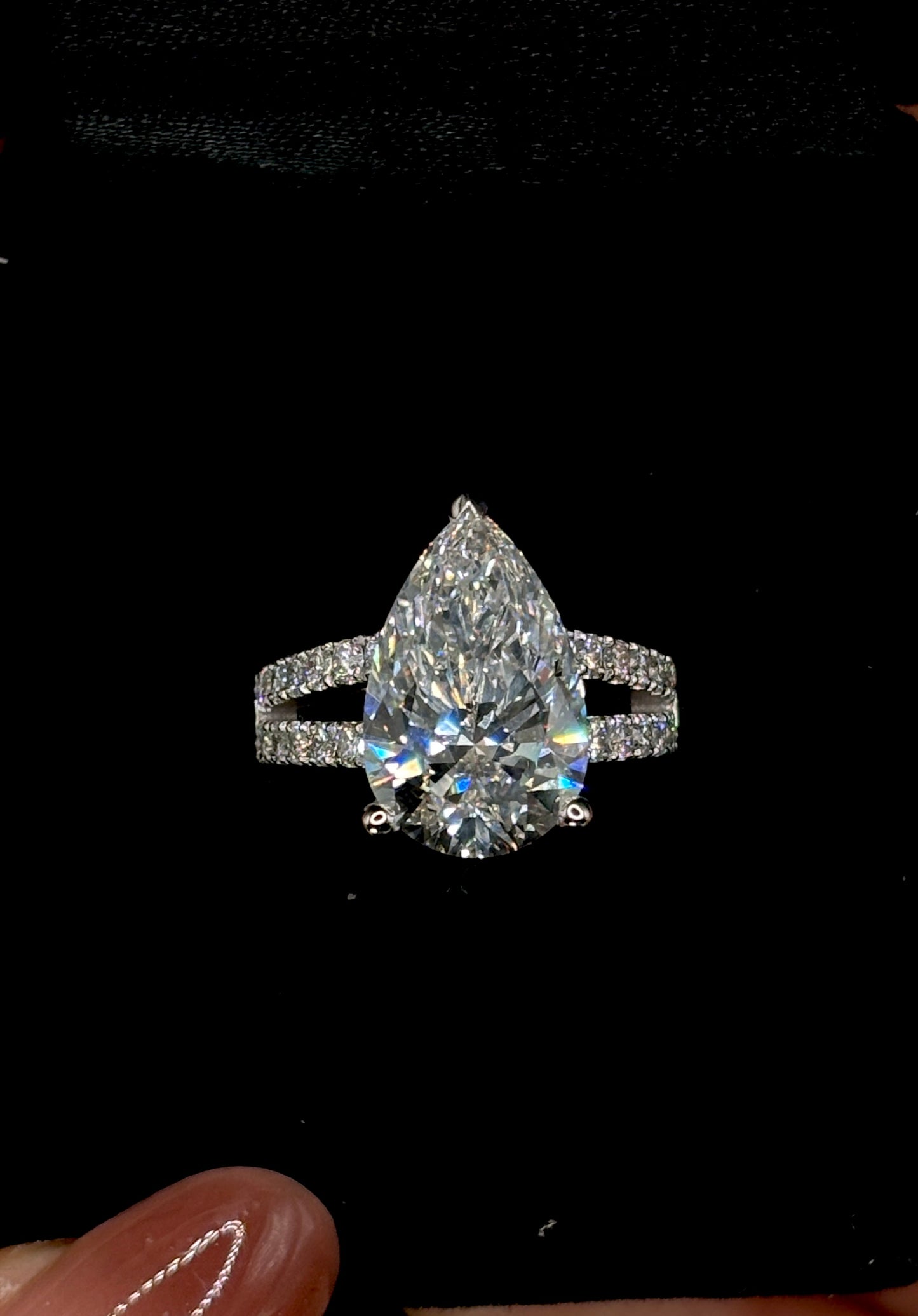 5.01ct Pear Cut (F VS1) Diamond Engagement Ring – IGI Certified · Split Shank Grand Brilliance