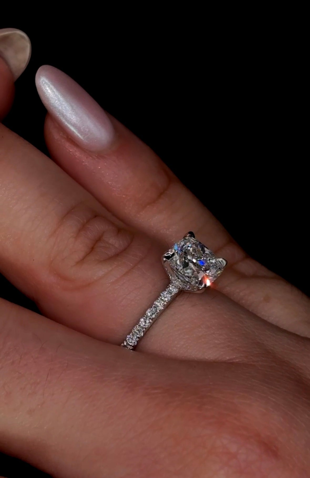 2.00ct Cushion Cut (E VS1) Diamond Engagement Ring – IGI Certified · Solitaire
