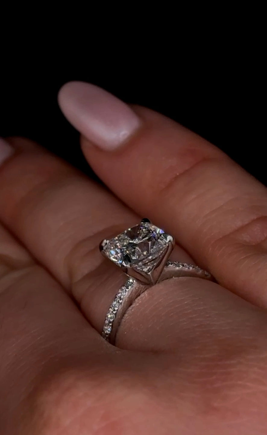 2.00ct Cushion Cut (E VS1) Diamond Engagement Ring – IGI Certified · Solitaire