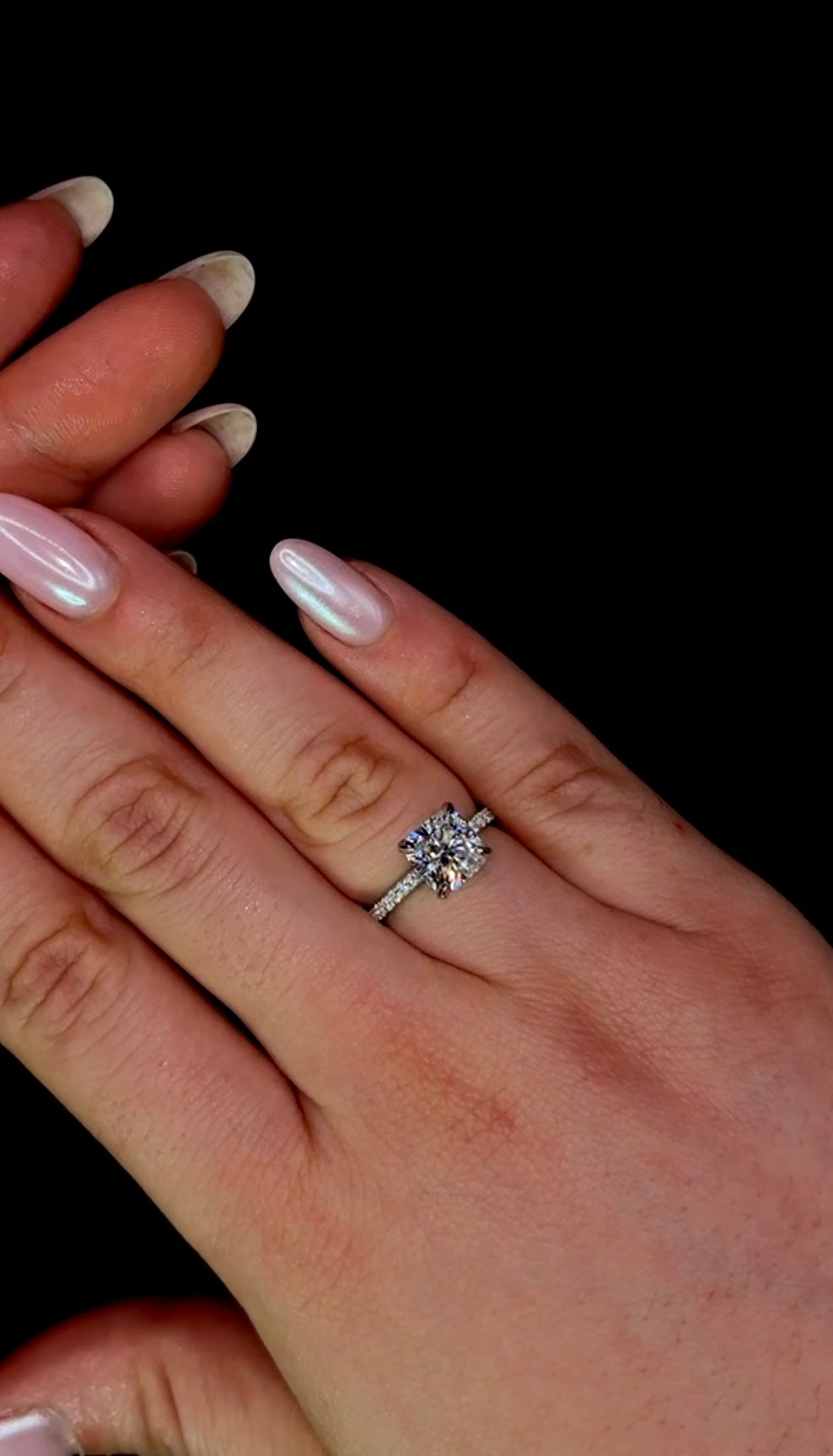 2.00ct Cushion Cut (E VS1) Diamond Engagement Ring – IGI Certified · Solitaire