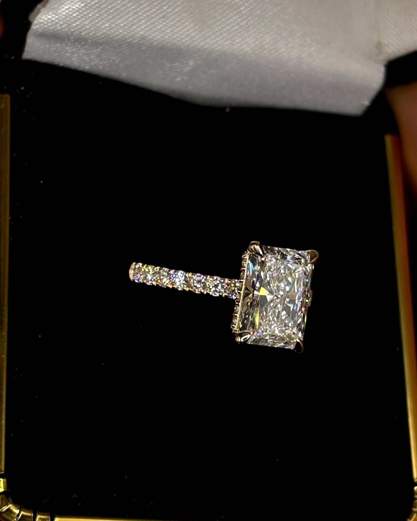 2.50ct Radiant Cut (E VS1) Diamond Engagement Ring – IGI Certified · Hidden Halo Elegance