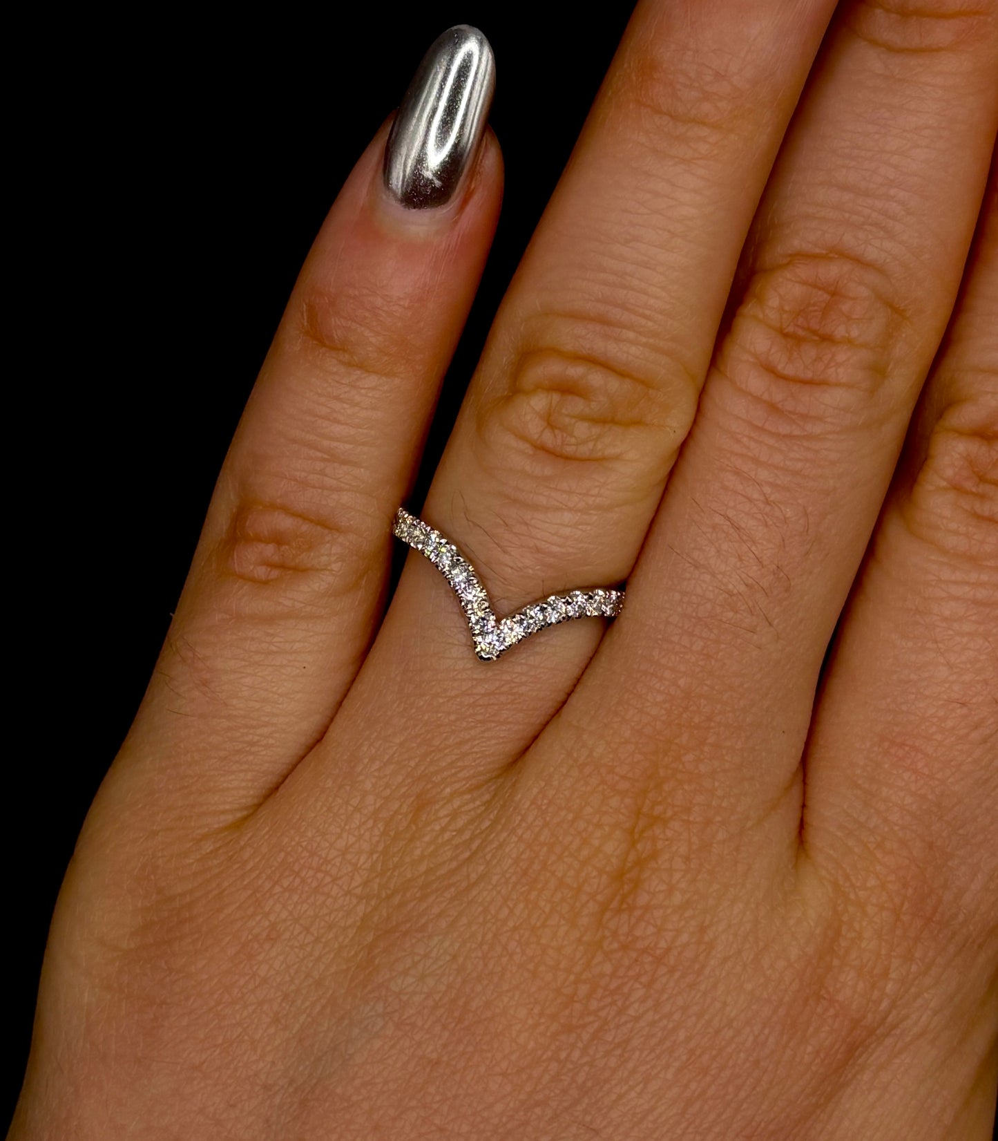 0.32 Carat Diamond V Wedding Band – Chevron Elegance