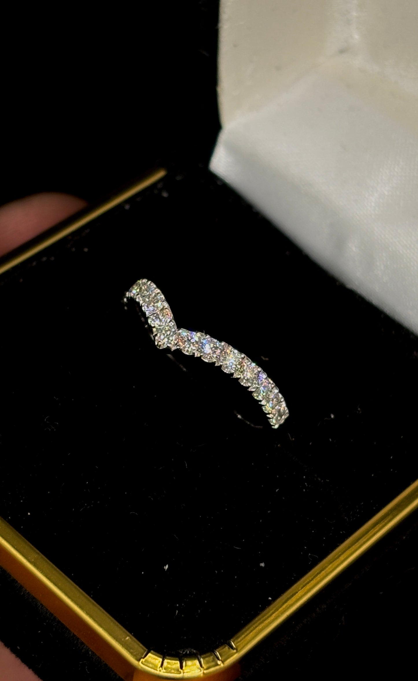 0.32 Carat Diamond V Wedding Band – Chevron Elegance