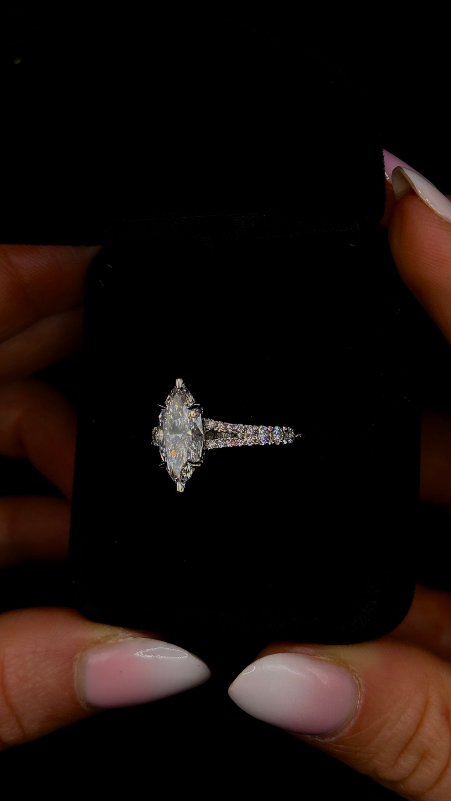 2.00ct Marquise Cut (D VS1) Diamond Engagement Ring – IGI Certified · Split Shank