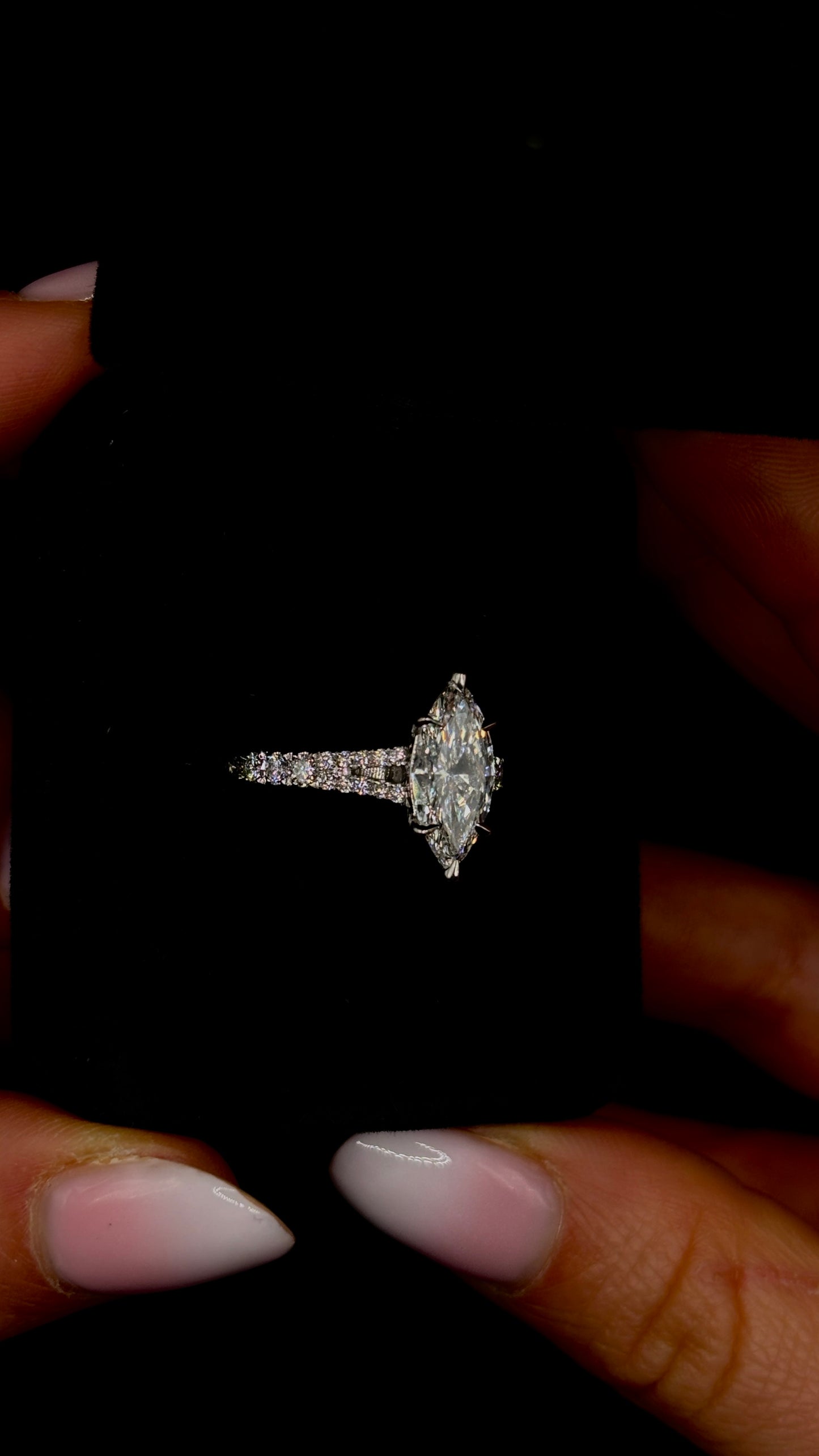 2.00ct Marquise Cut (D VS1) Diamond Engagement Ring – IGI Certified · Split Shank