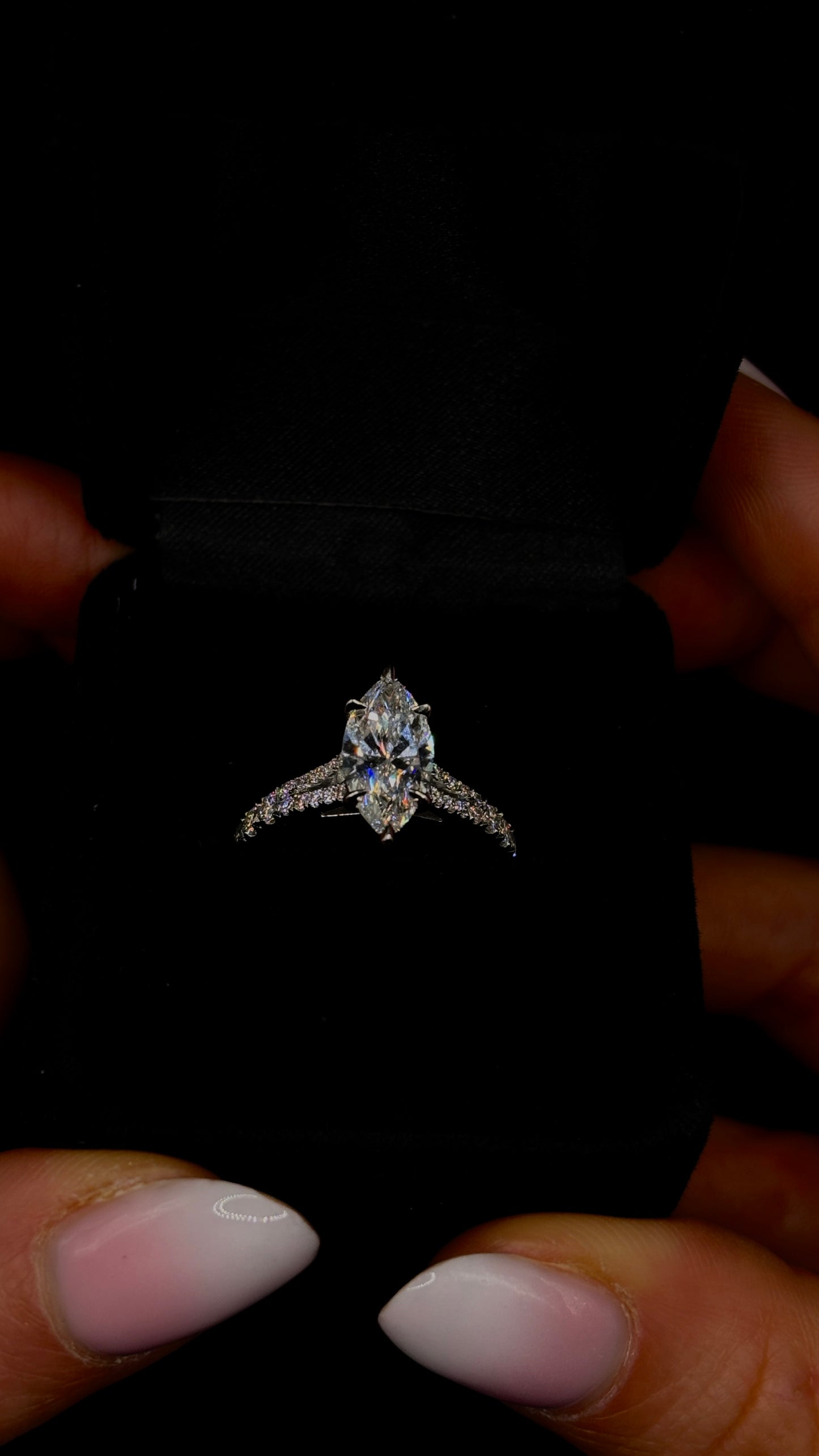 2.00ct Marquise Cut (D VS1) Diamond Engagement Ring – IGI Certified · Split Shank