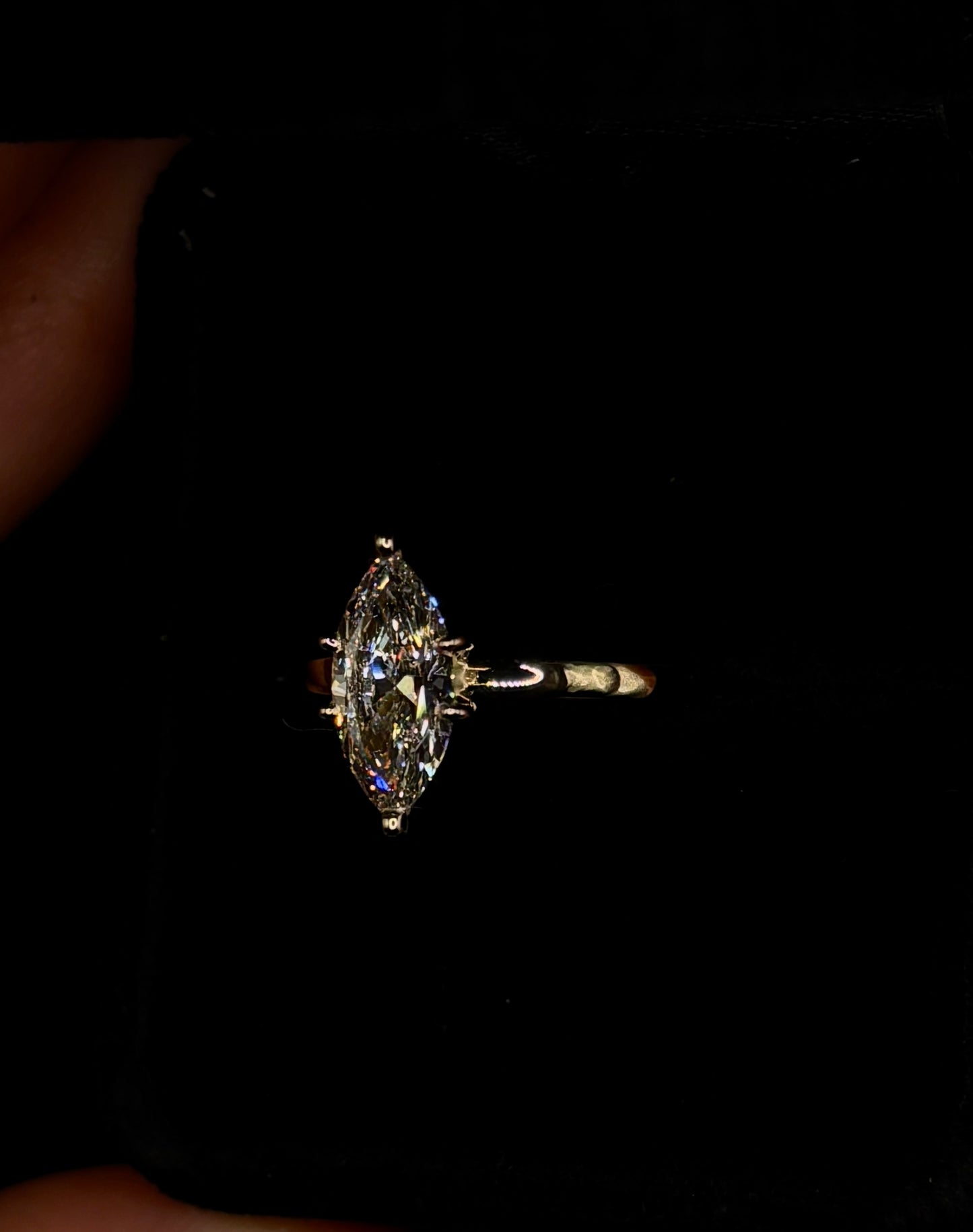 1.50ct Marquise Cut (D VVS2) Engagement Ring – IGI Certified – Sleek Solitaire