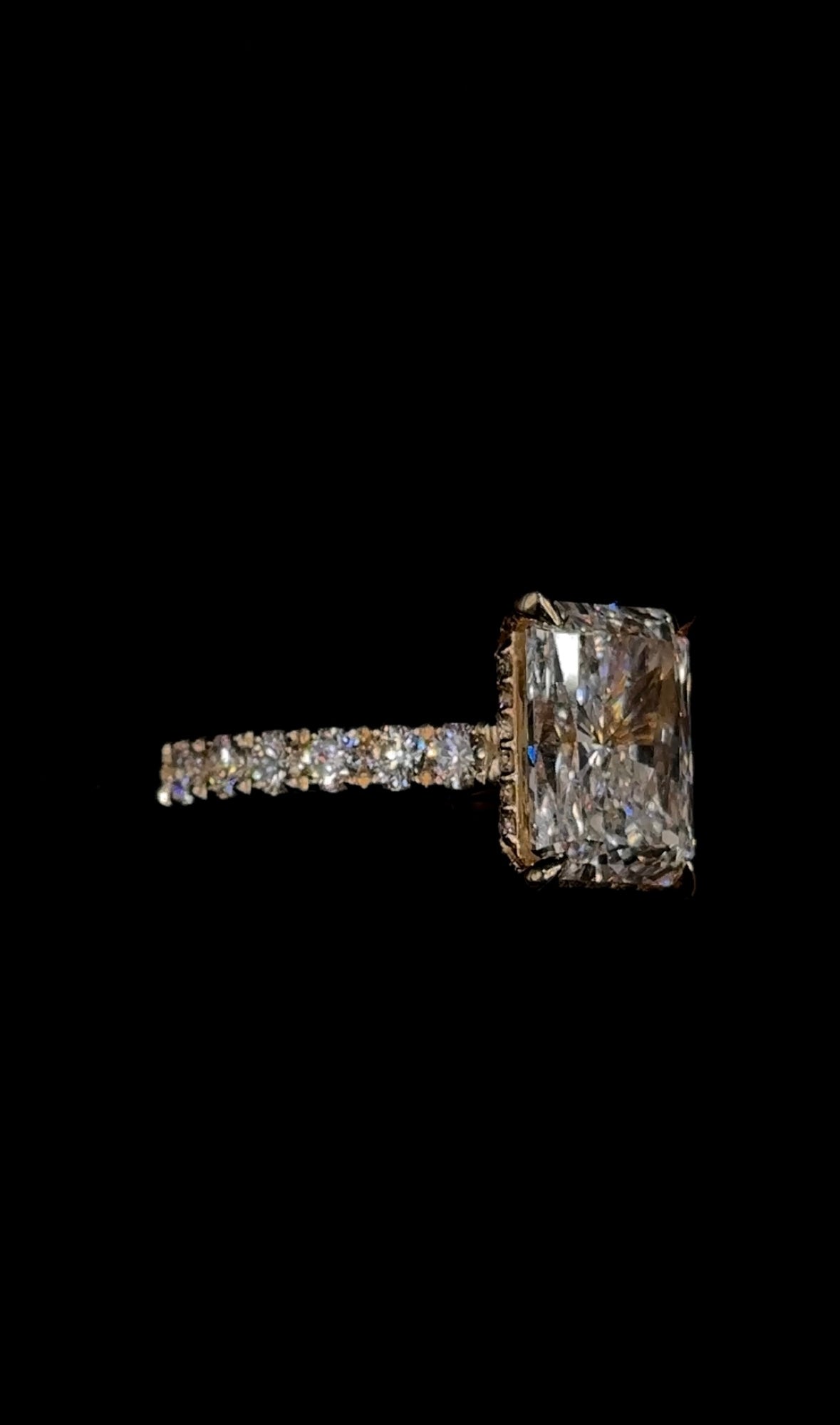 2.50ct Radiant Cut (E VS1) Diamond Engagement Ring – IGI Certified · Cathedral Setting