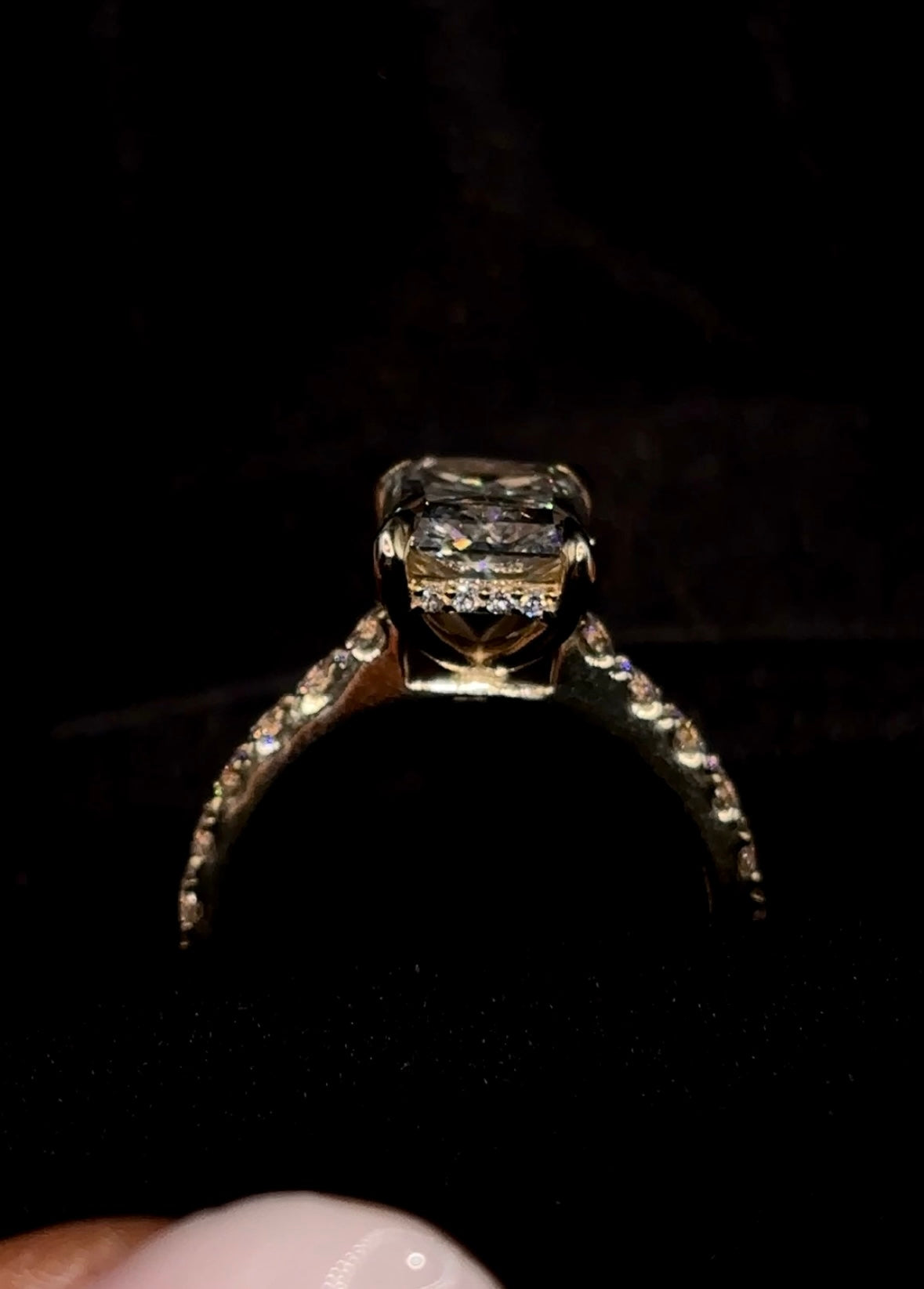 2.50ct Radiant Cut (E VS1) Diamond Engagement Ring – IGI Certified · Cathedral Setting